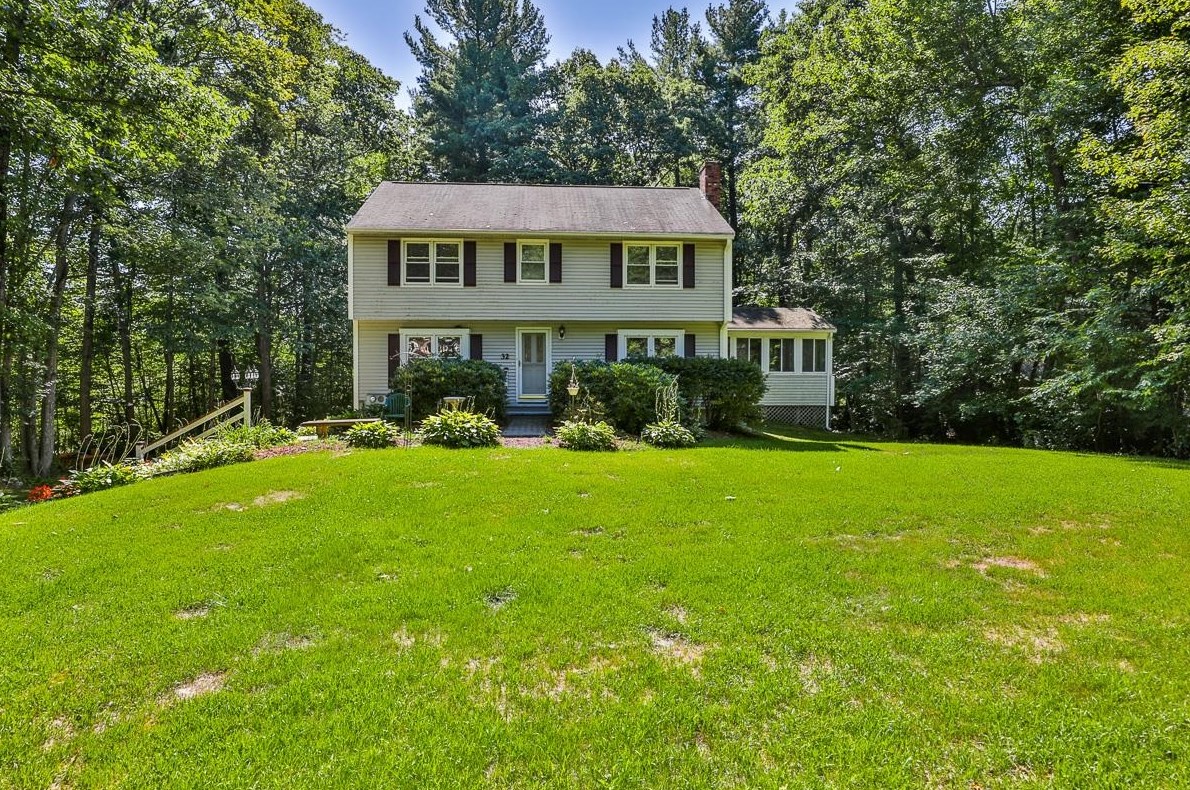 32 Shasta Dr, Londonderry, NH 03053
