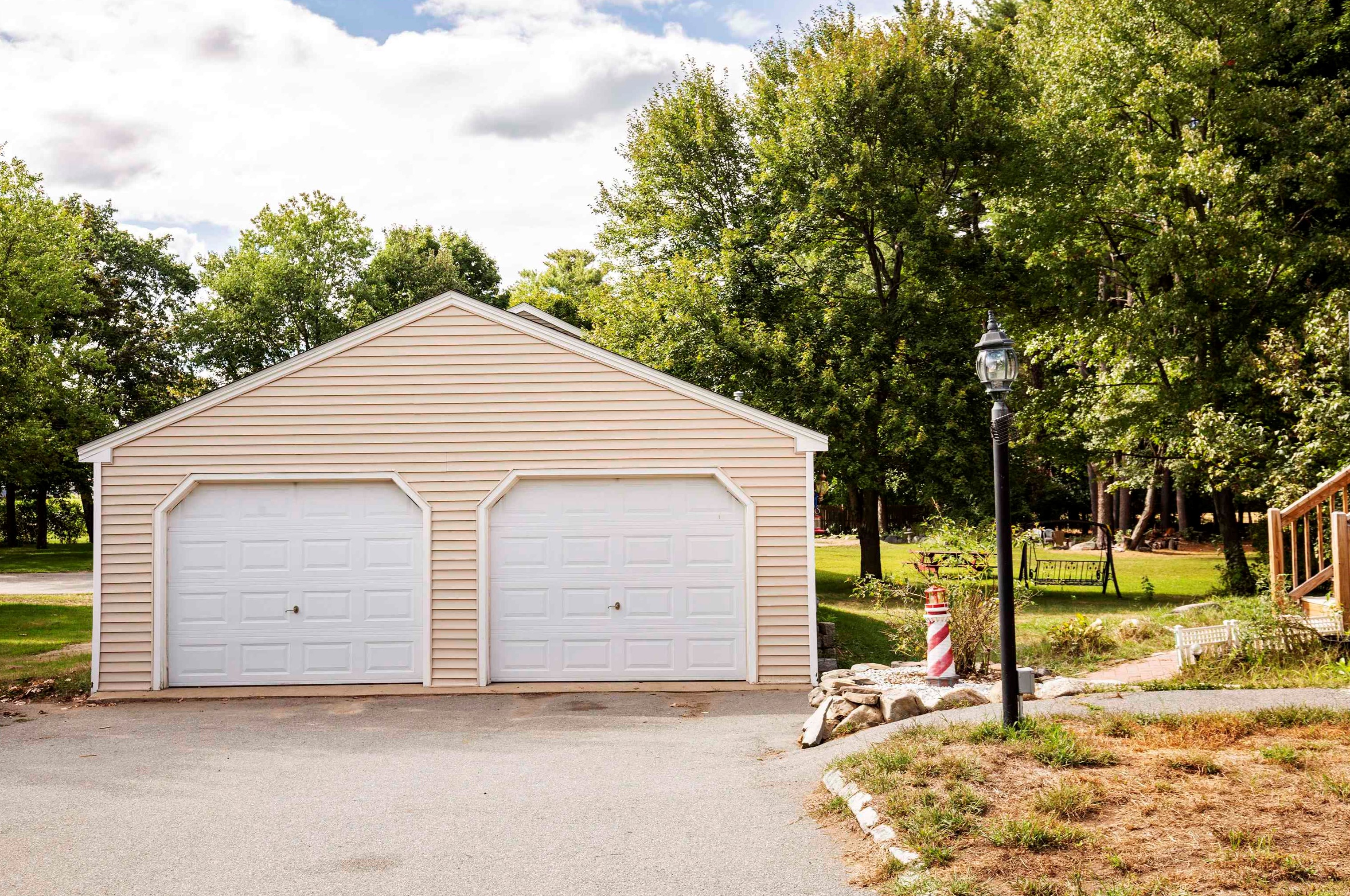 208 Lawrence Rd, Salem, NH 03079