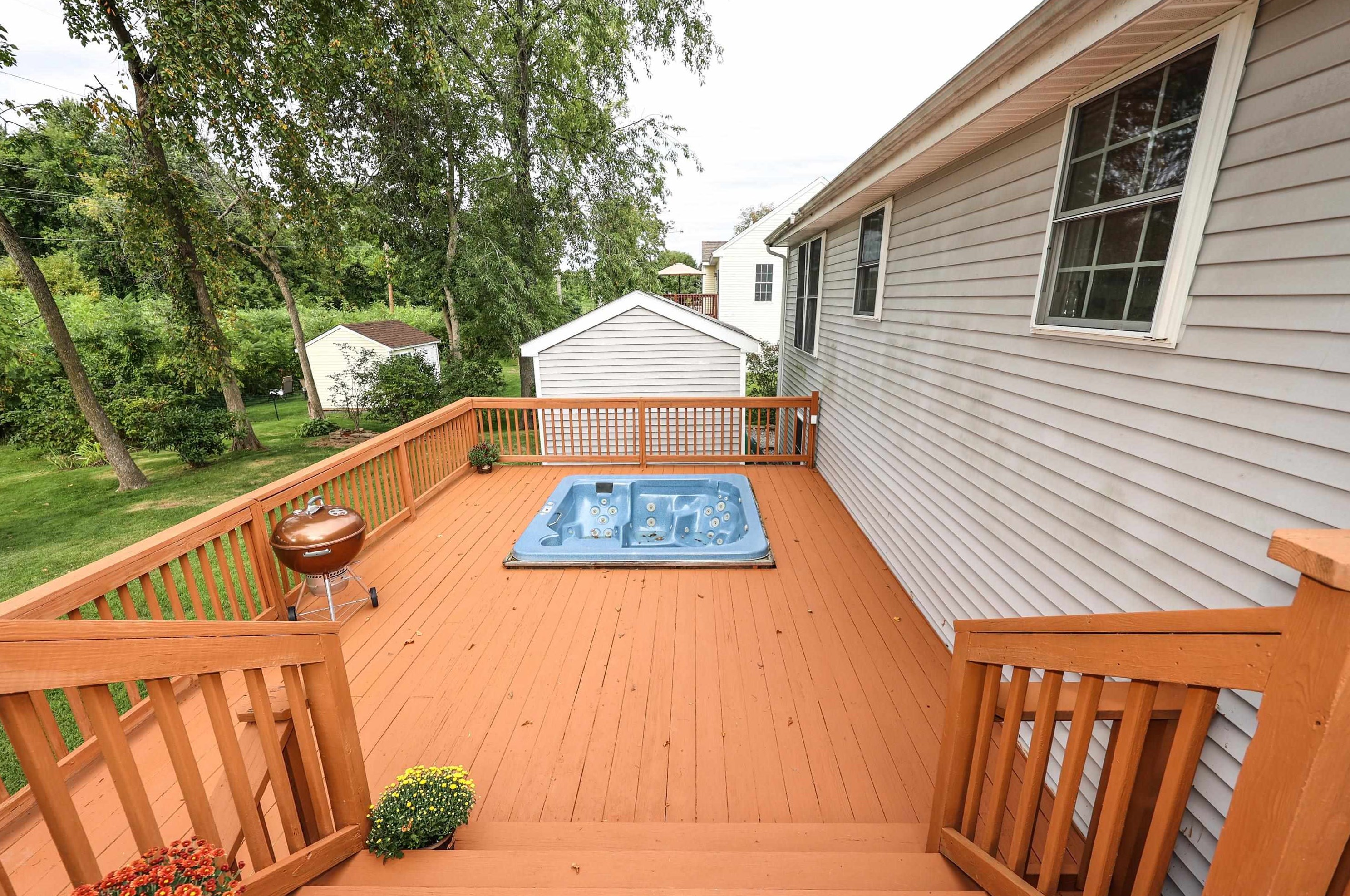 19 Federal St, Hudson NH  03051-3623 exterior