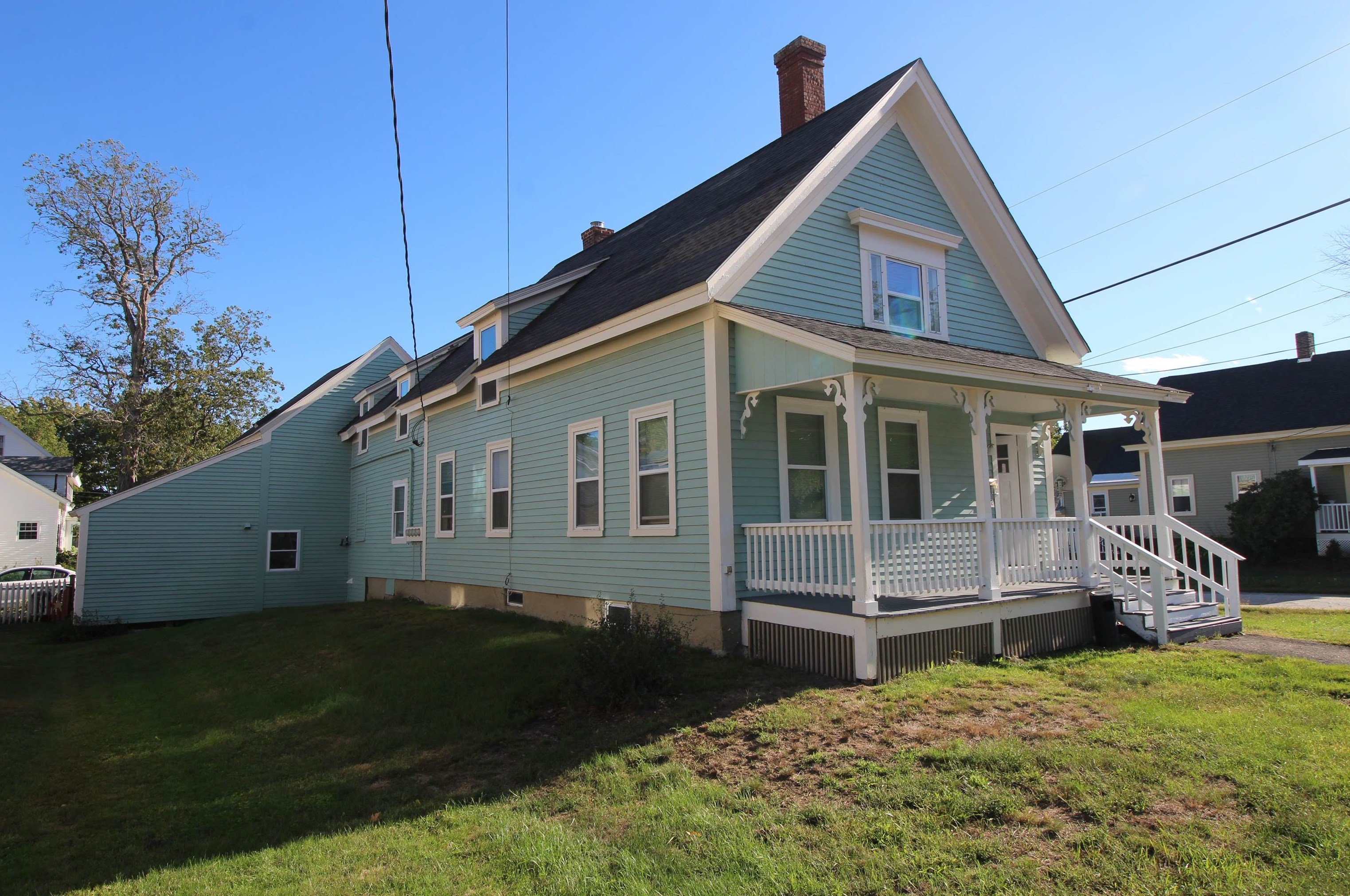 30 Central St, Farmington, NH 03835-3742
