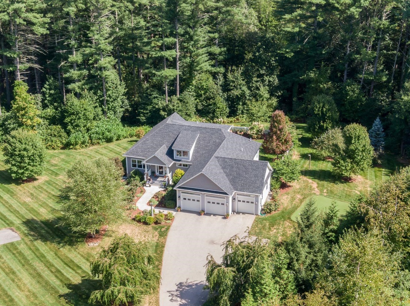 32 Parmenter Rd, Londonderry, NH 03053