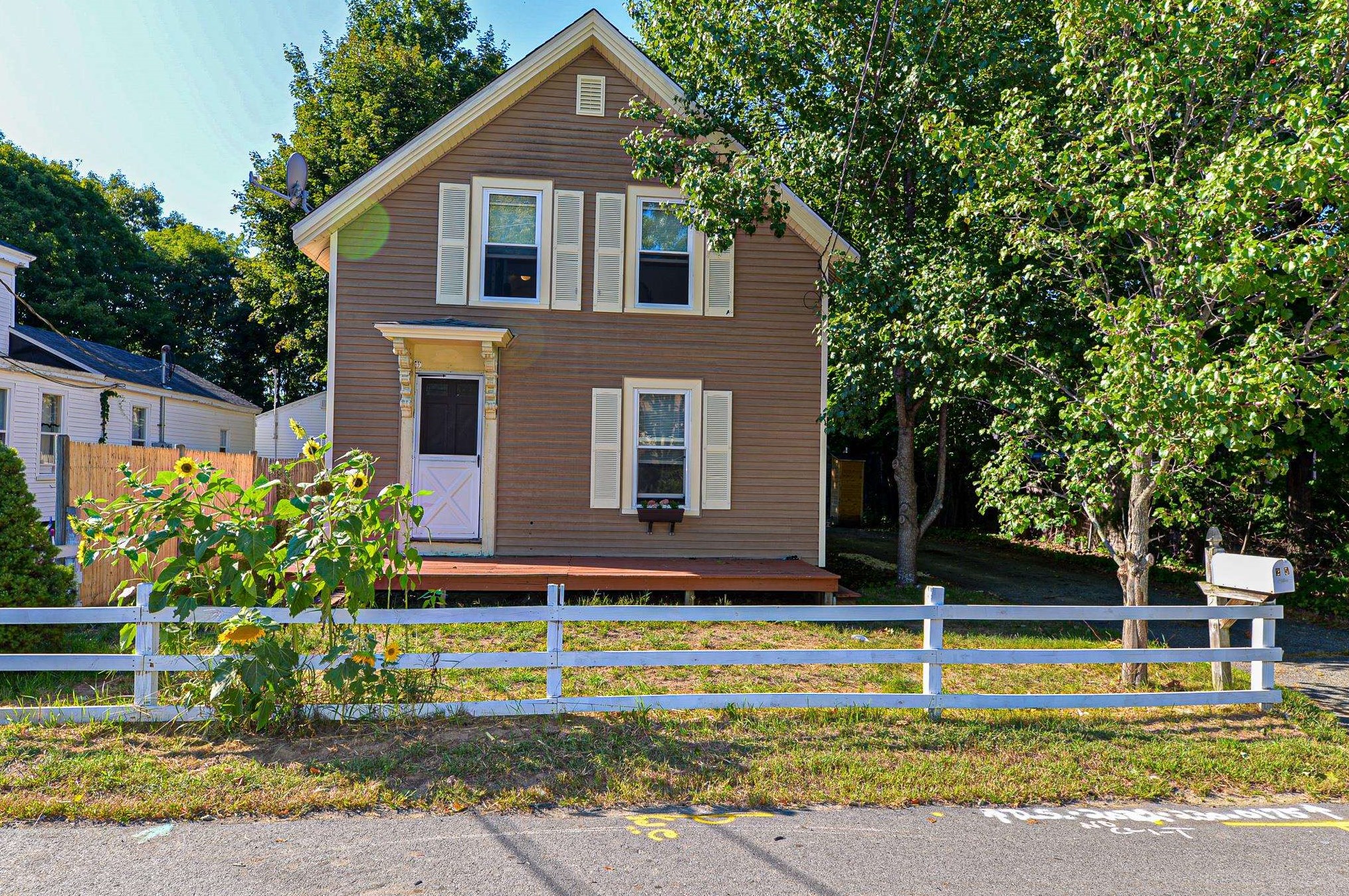 25 Arbor St, Kensington, NH 03833 exterior