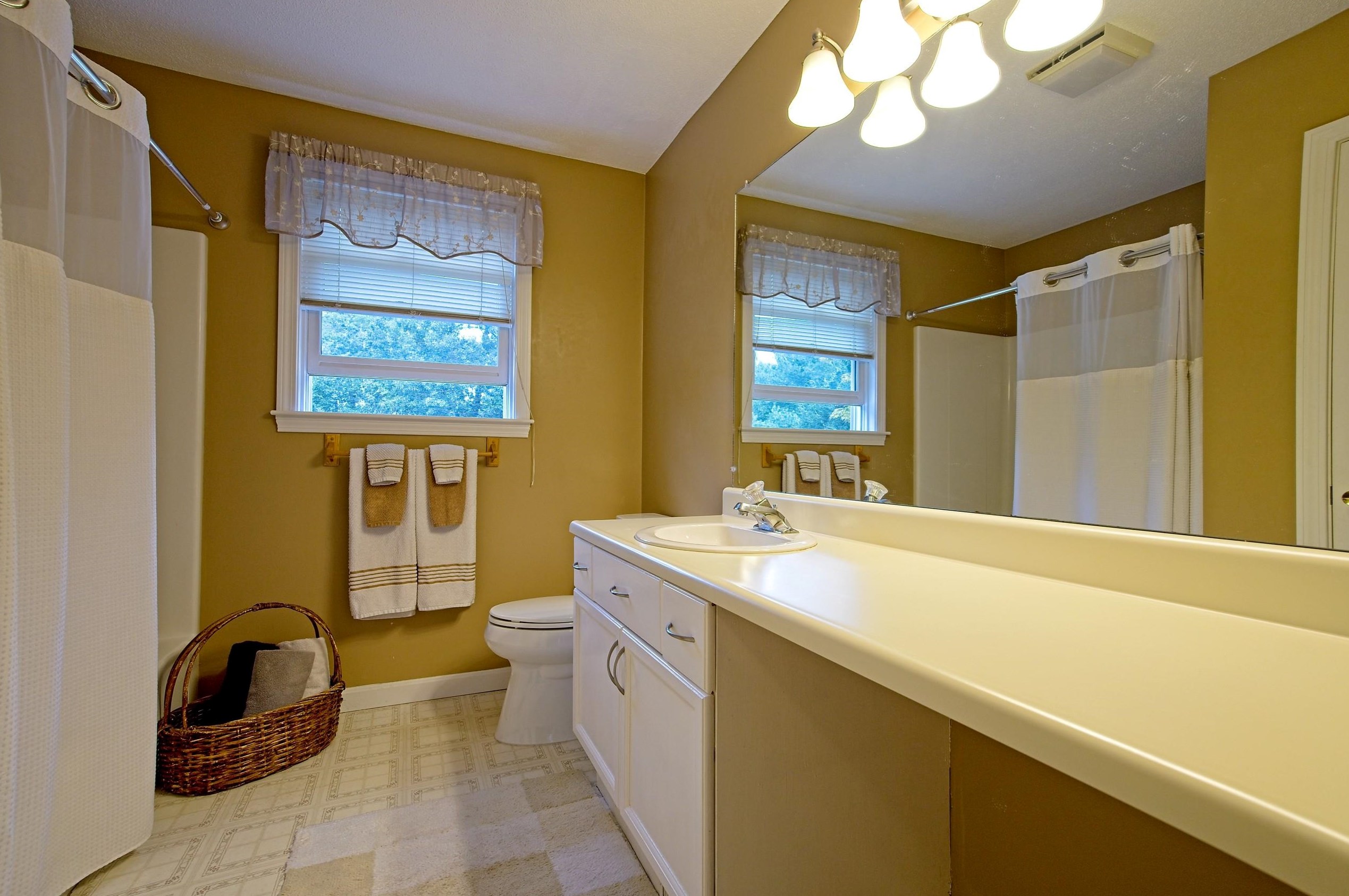 6 Waterview Cir, Hudson NH 03052-8046 exterior