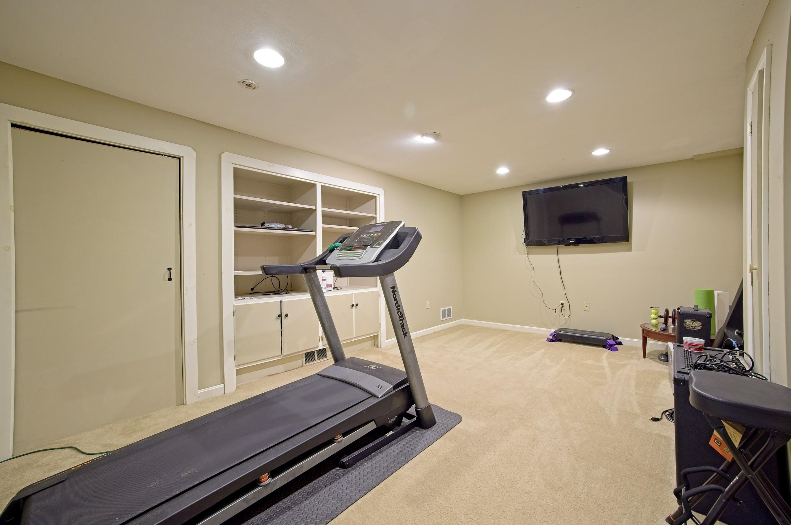 6 Waterview Cir, Hudson NH 03052-8046 exterior