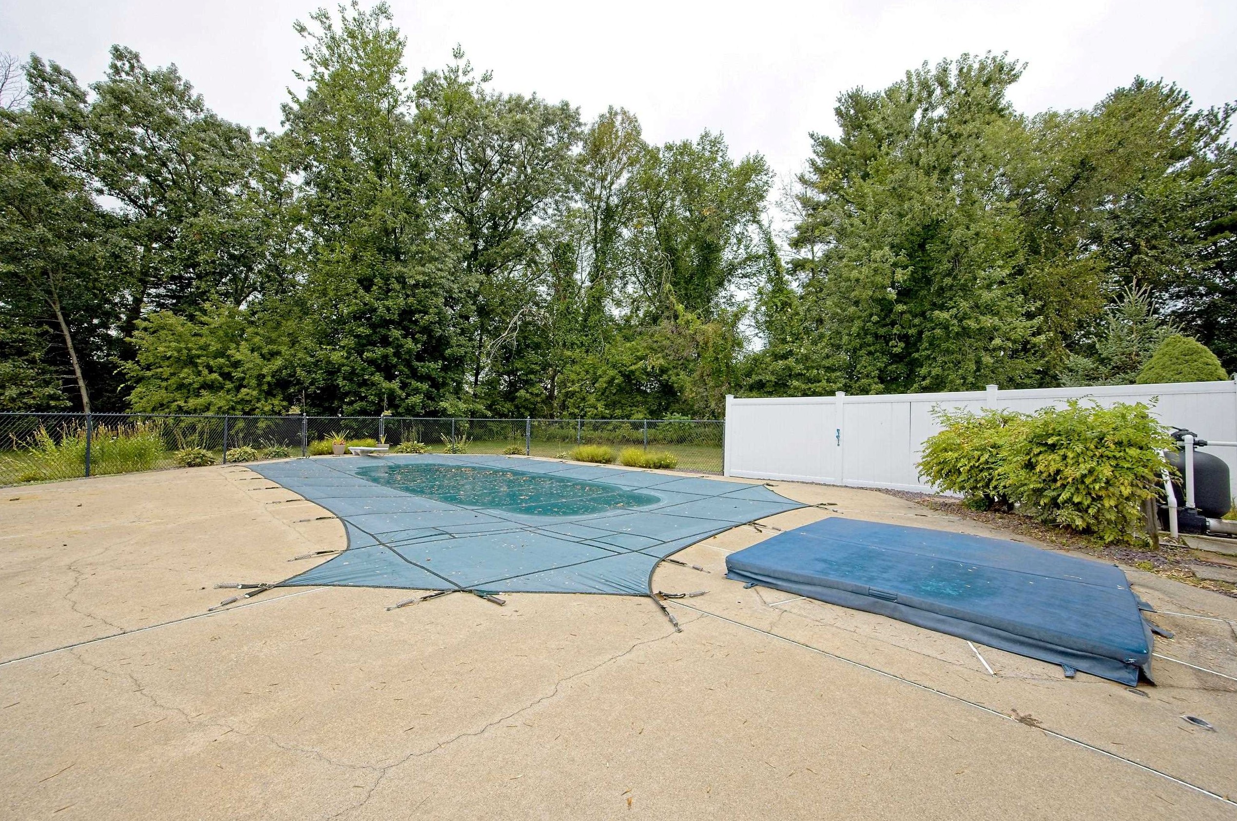 6 Waterview Cir, Hudson NH 03052-8046 exterior