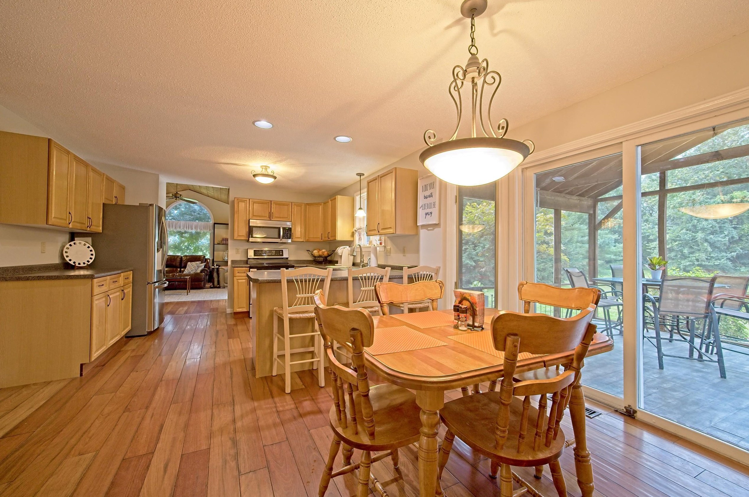 6 Waterview Cir, Hudson NH 03052-8046 exterior