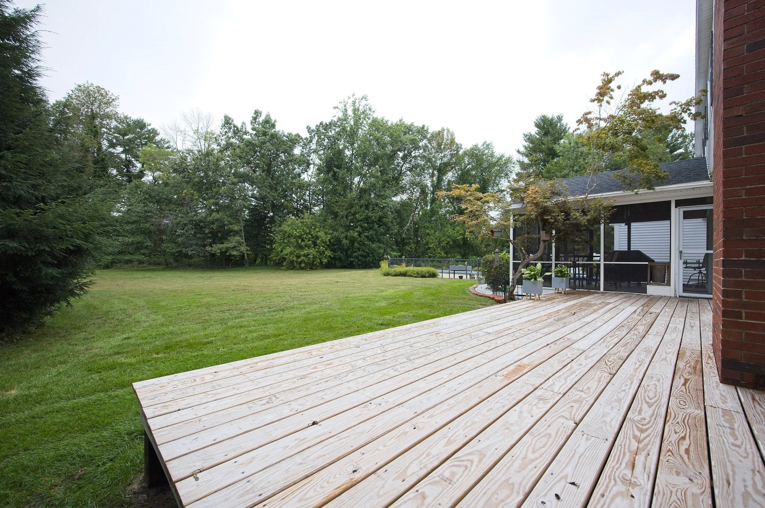 6 Waterview Cir, Hudson NH 03052-8046 exterior