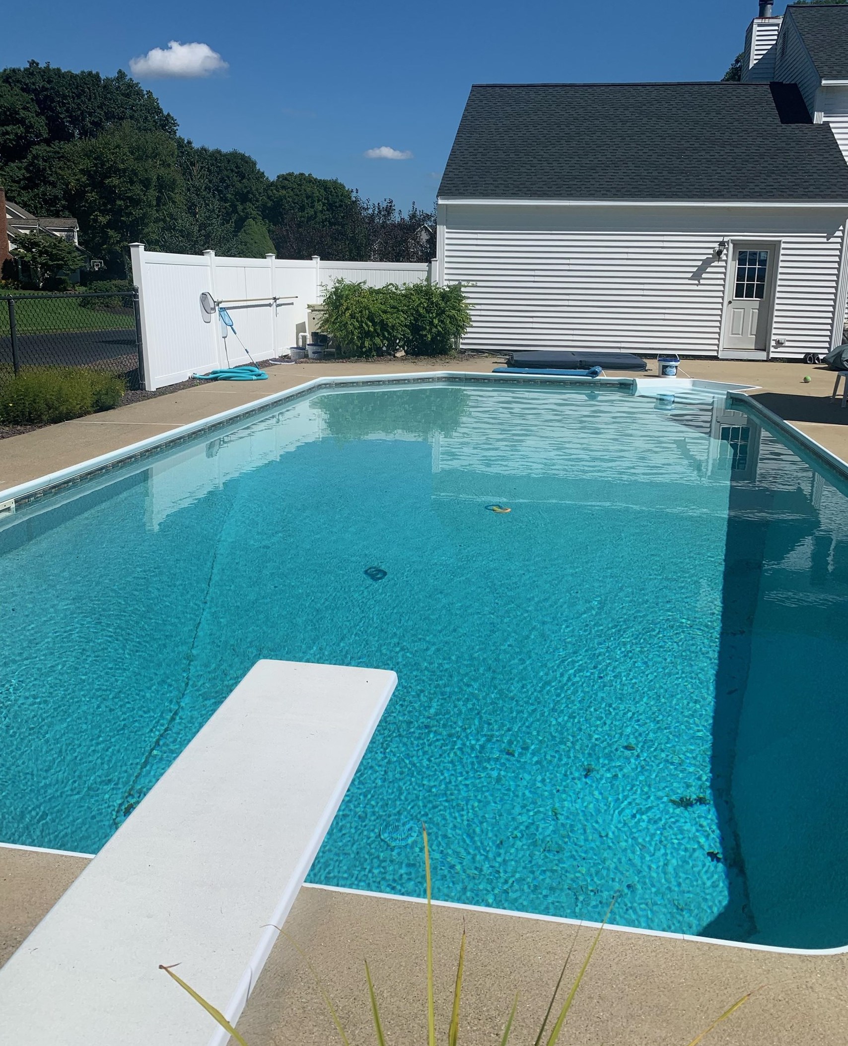 6 Waterview Cir, Hudson NH 03052-8046 exterior