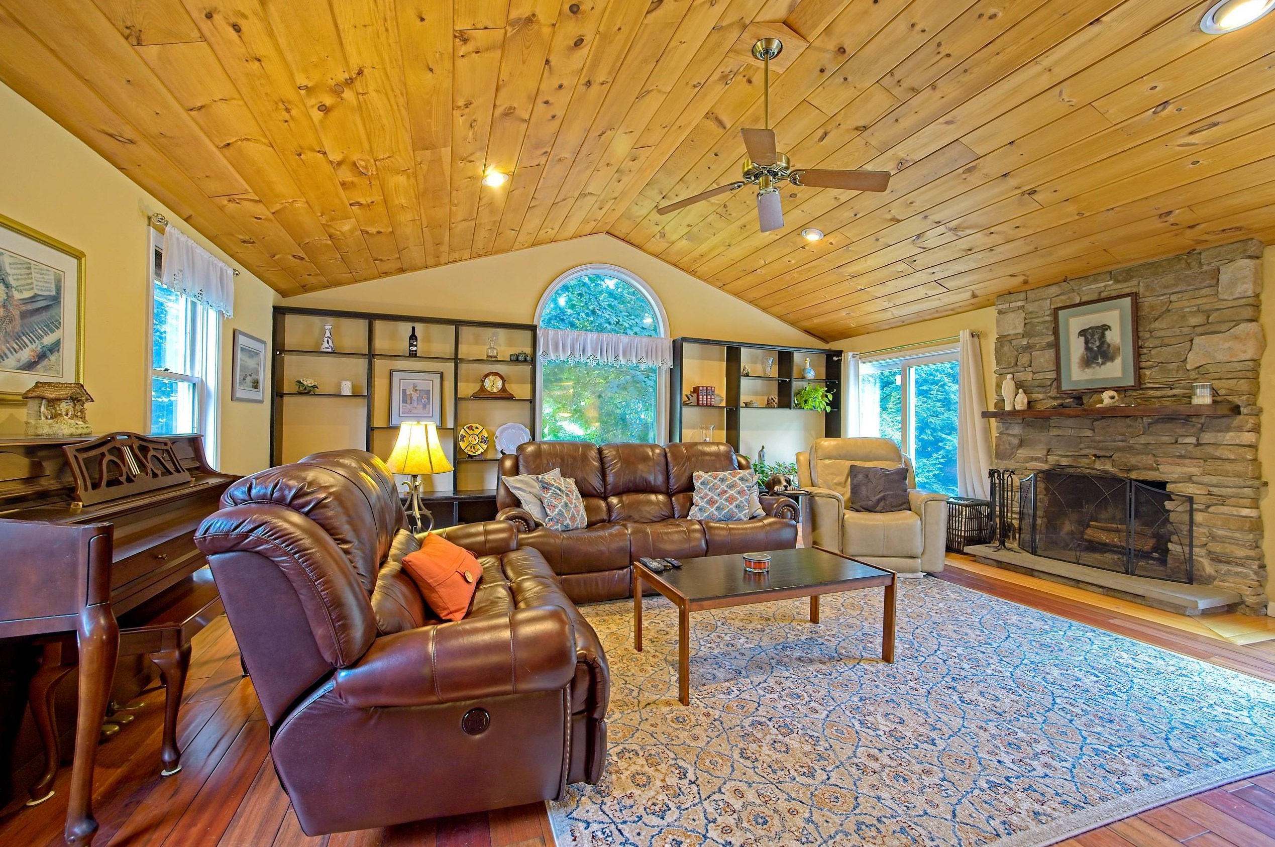 6 Waterview Cir, Hudson NH 03052-8046 exterior