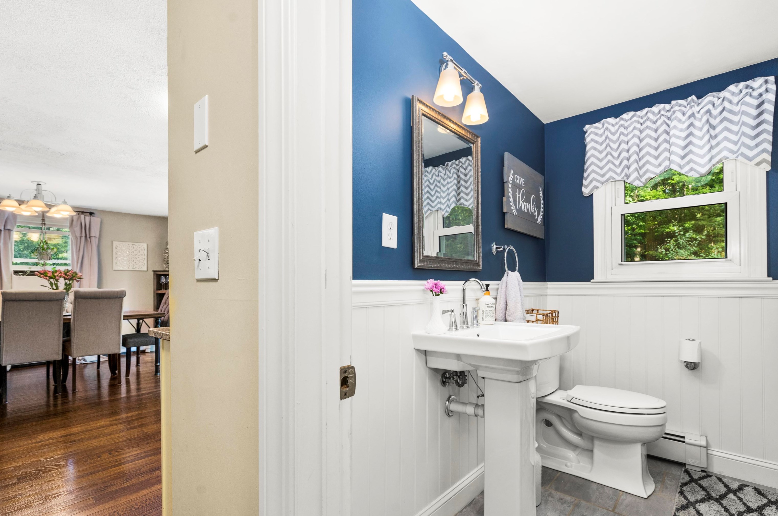 53 Ledge Rd, Hudson NH  03051-3723 exterior