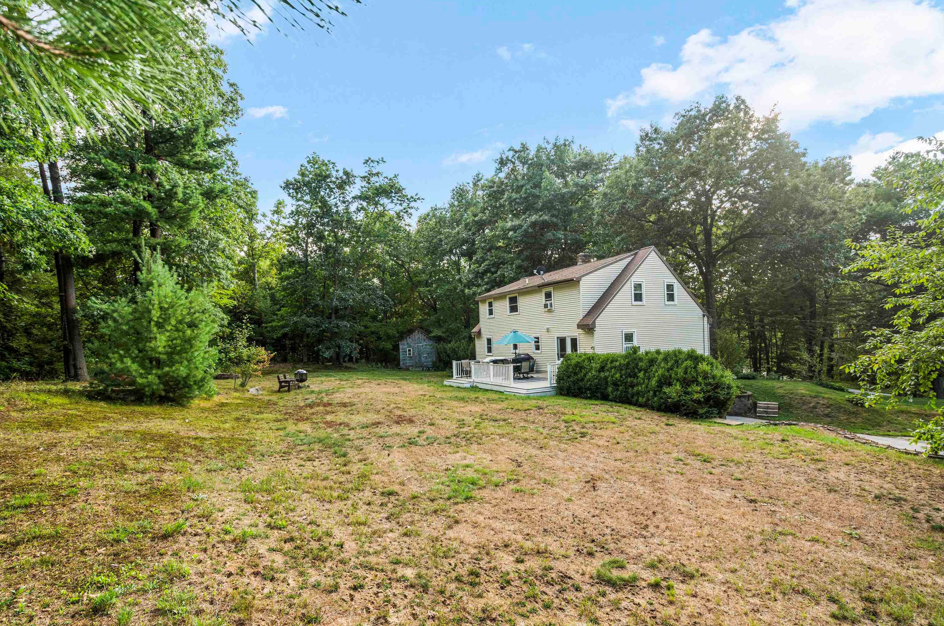 53 Ledge Rd, Hudson NH  03051-3723 exterior