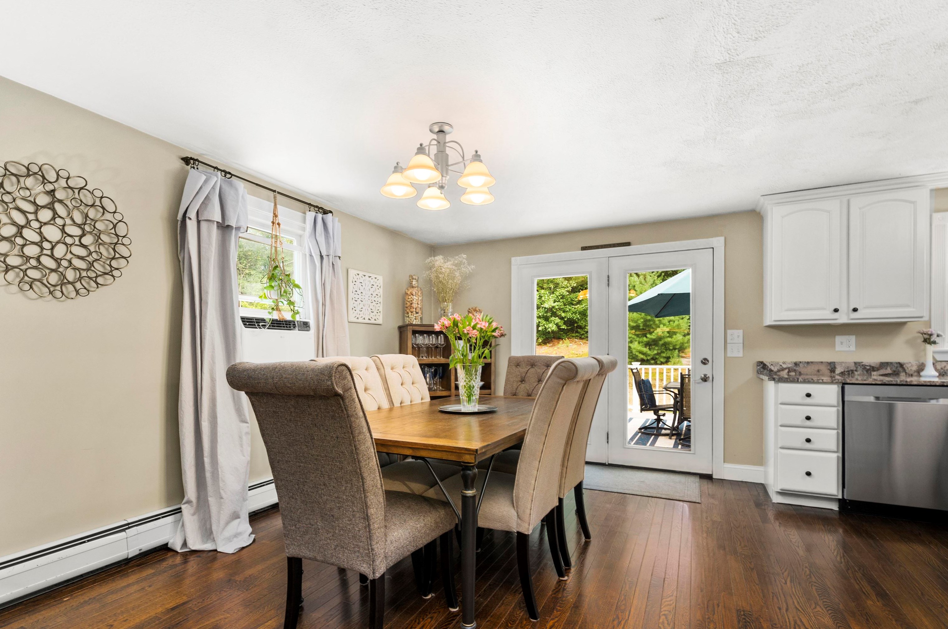 53 Ledge Rd, Hudson NH  03051-3723 exterior