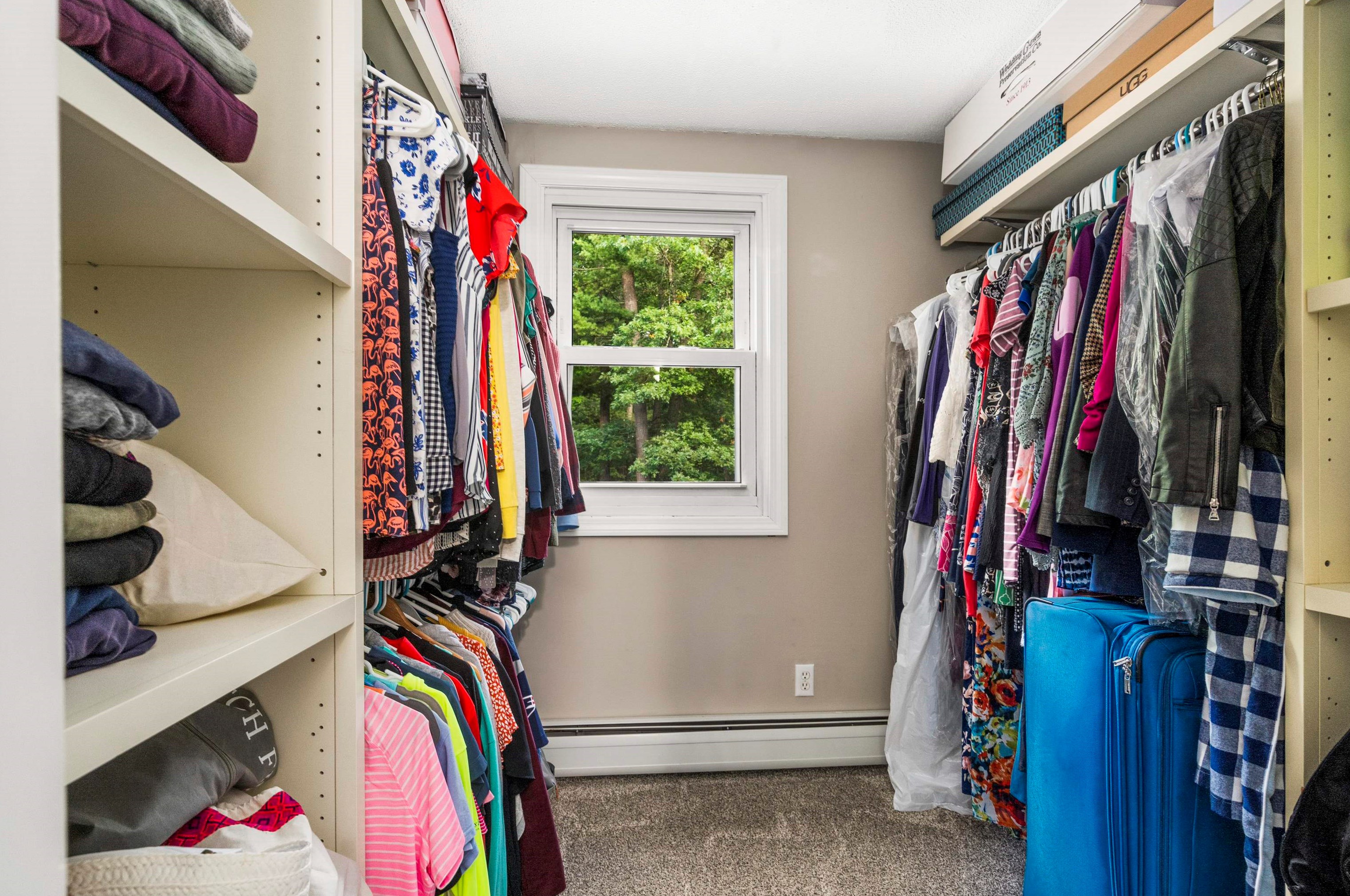 53 Ledge Rd, Hudson NH  03051-3723 exterior