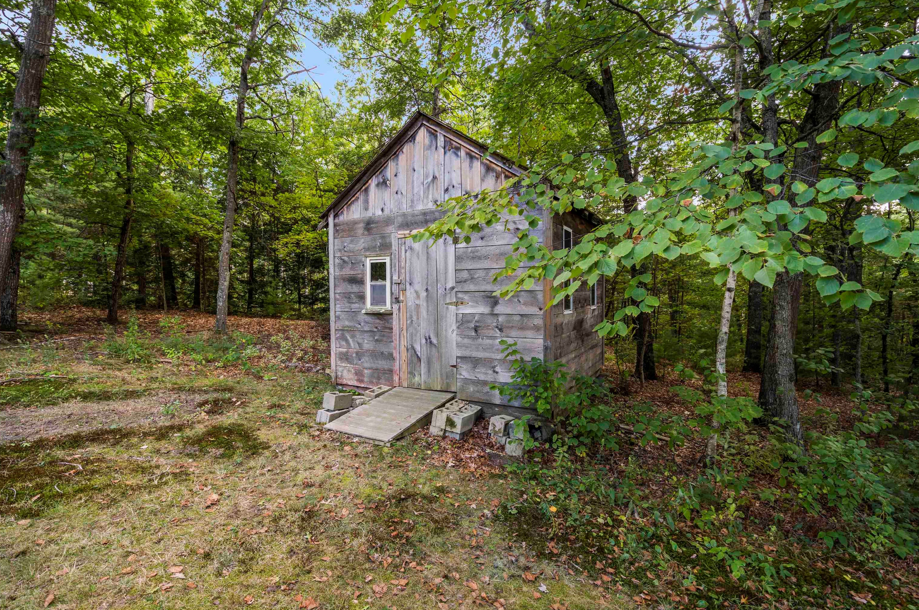53 Ledge Rd, Hudson NH  03051-3723 exterior
