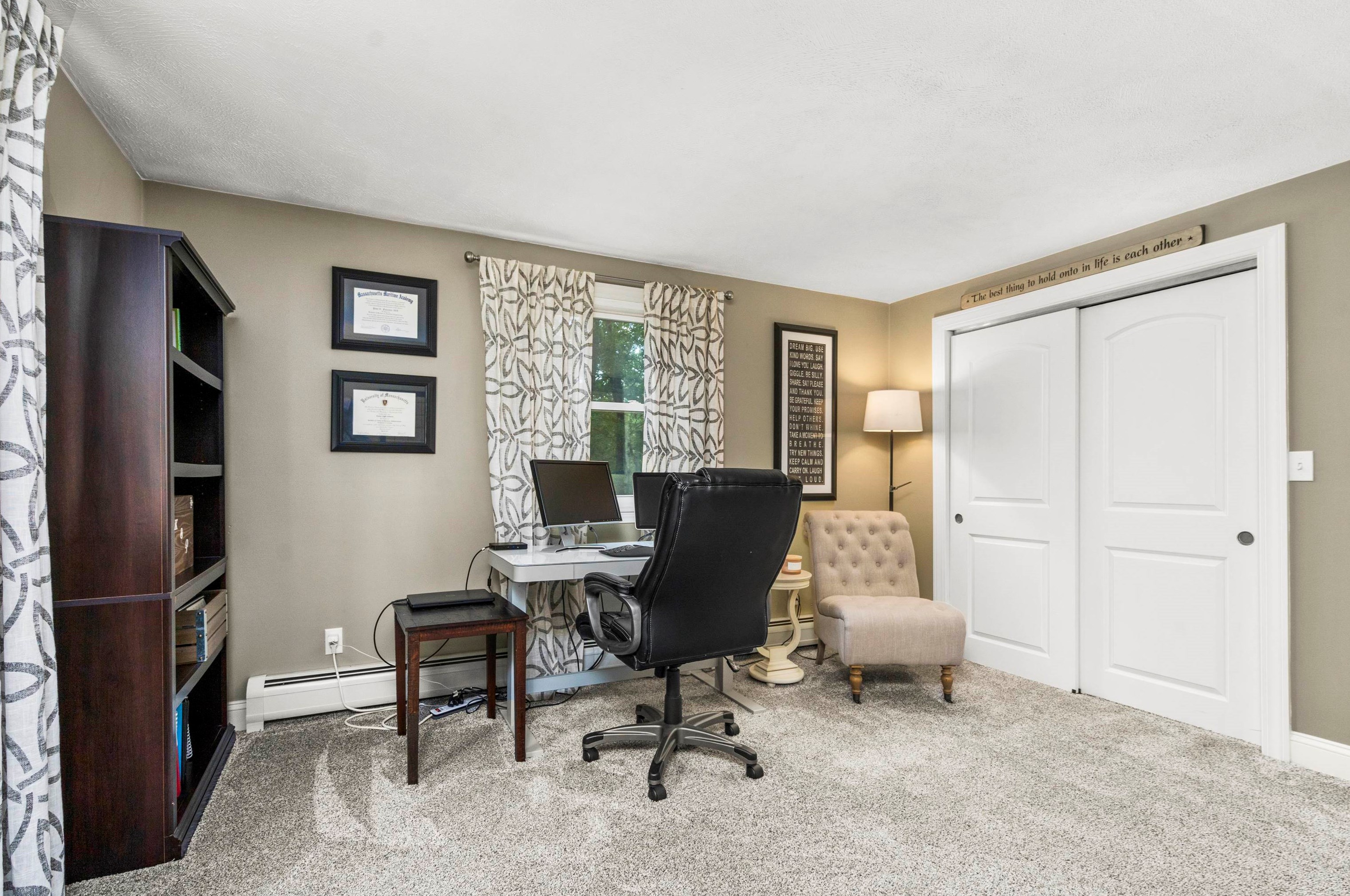 53 Ledge Rd, Hudson NH  03051-3723 exterior