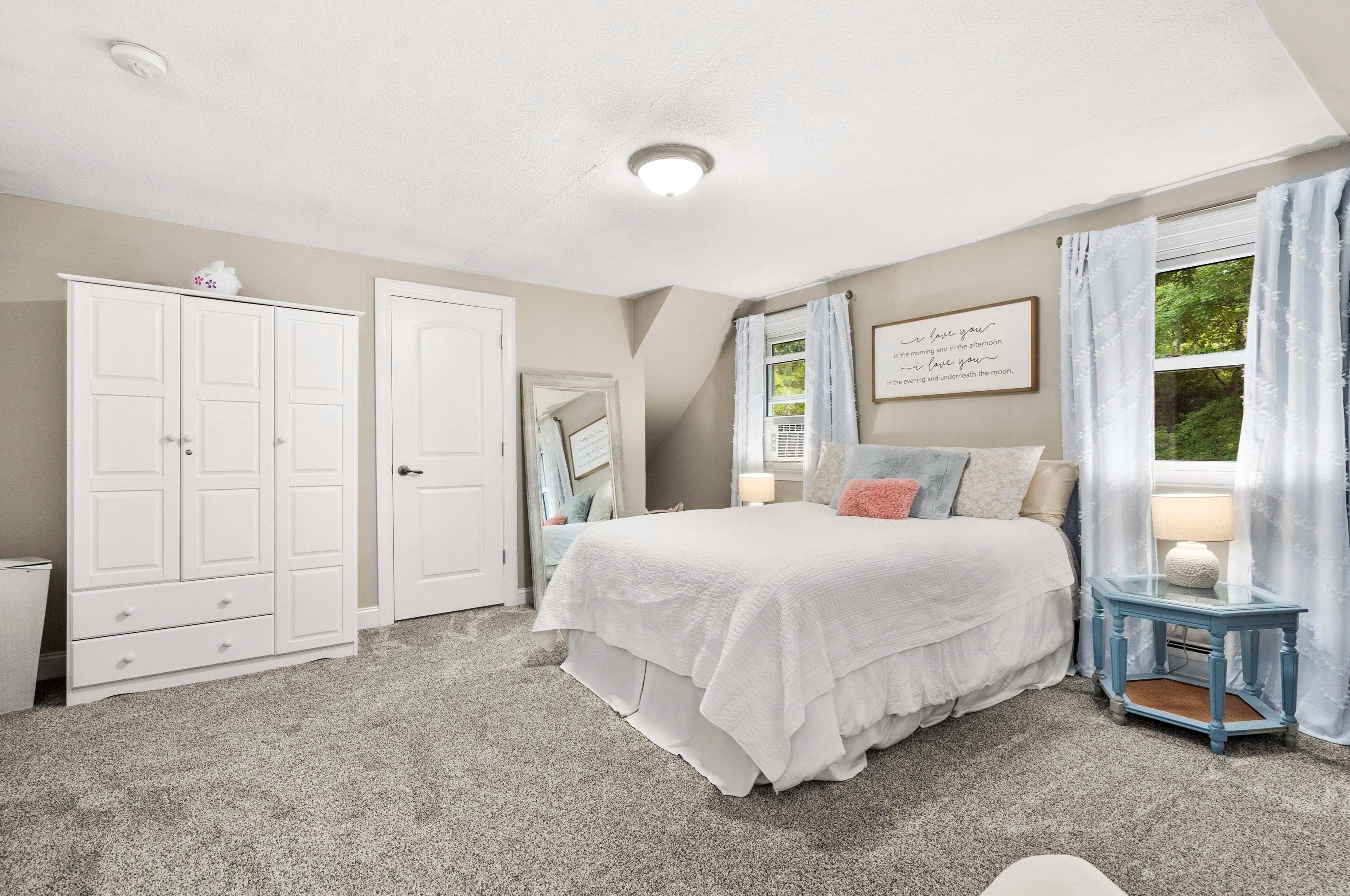 53 Ledge Rd, Hudson NH  03051-3723 exterior