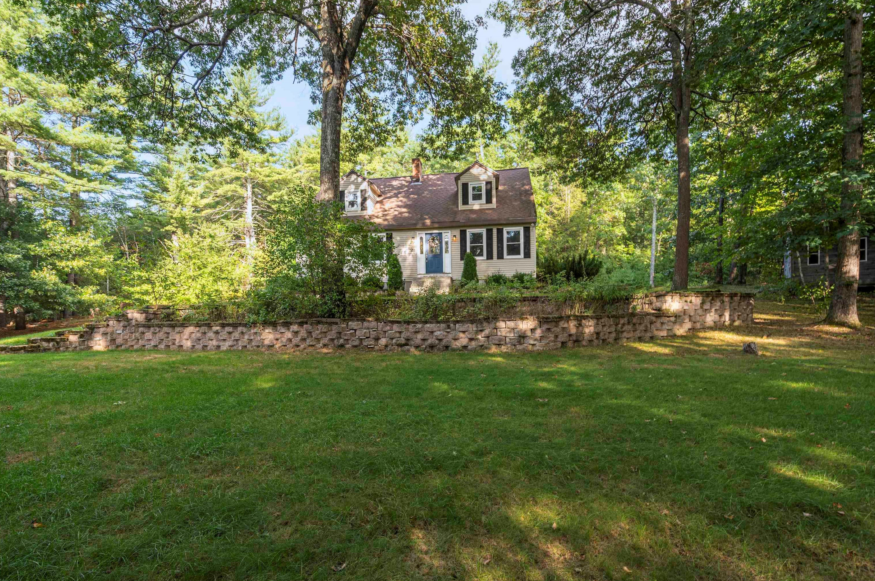 53 Ledge Rd, Hudson, NH 03051-3723