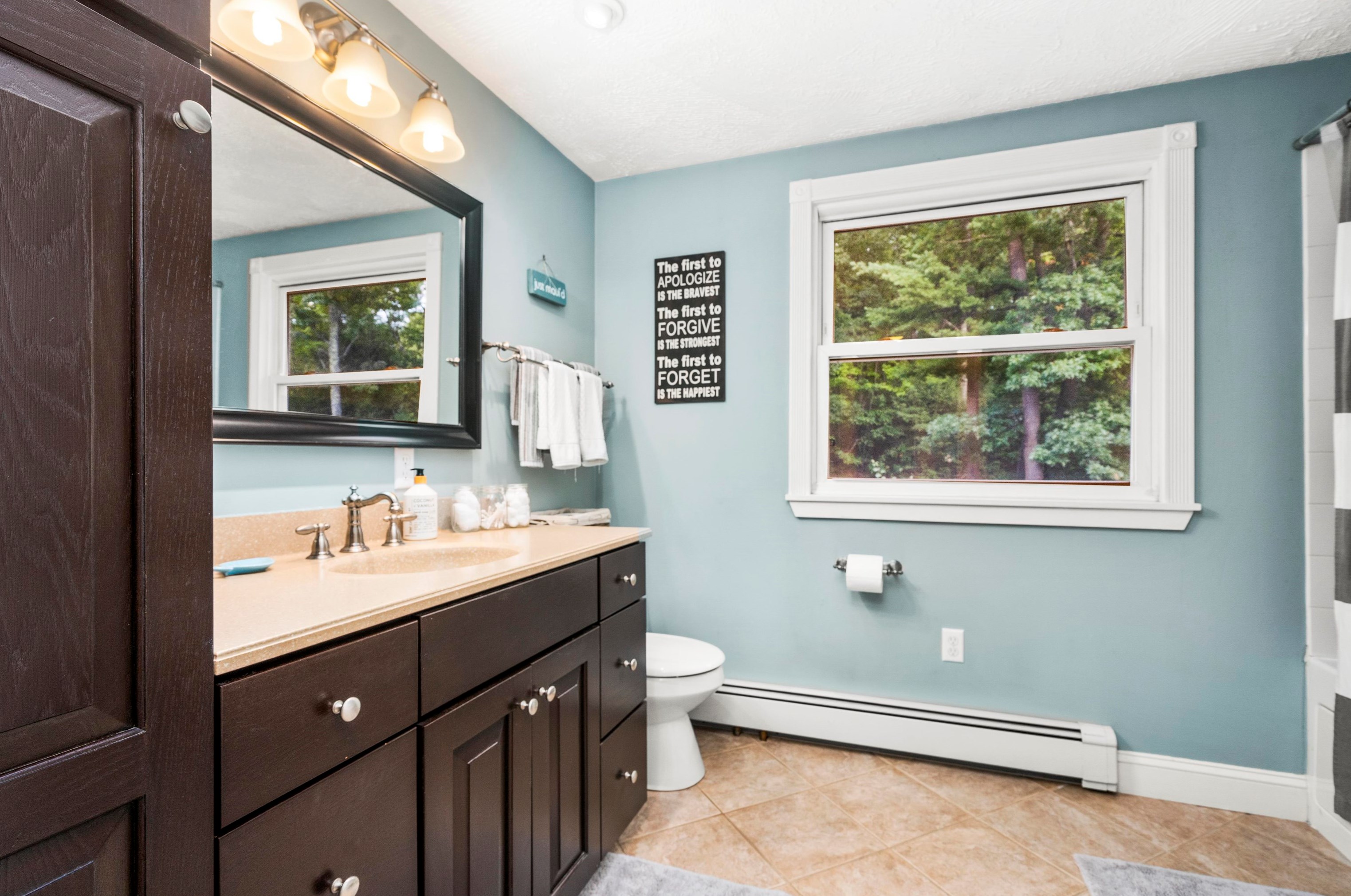 53 Ledge Rd, Hudson NH  03051-3723 exterior