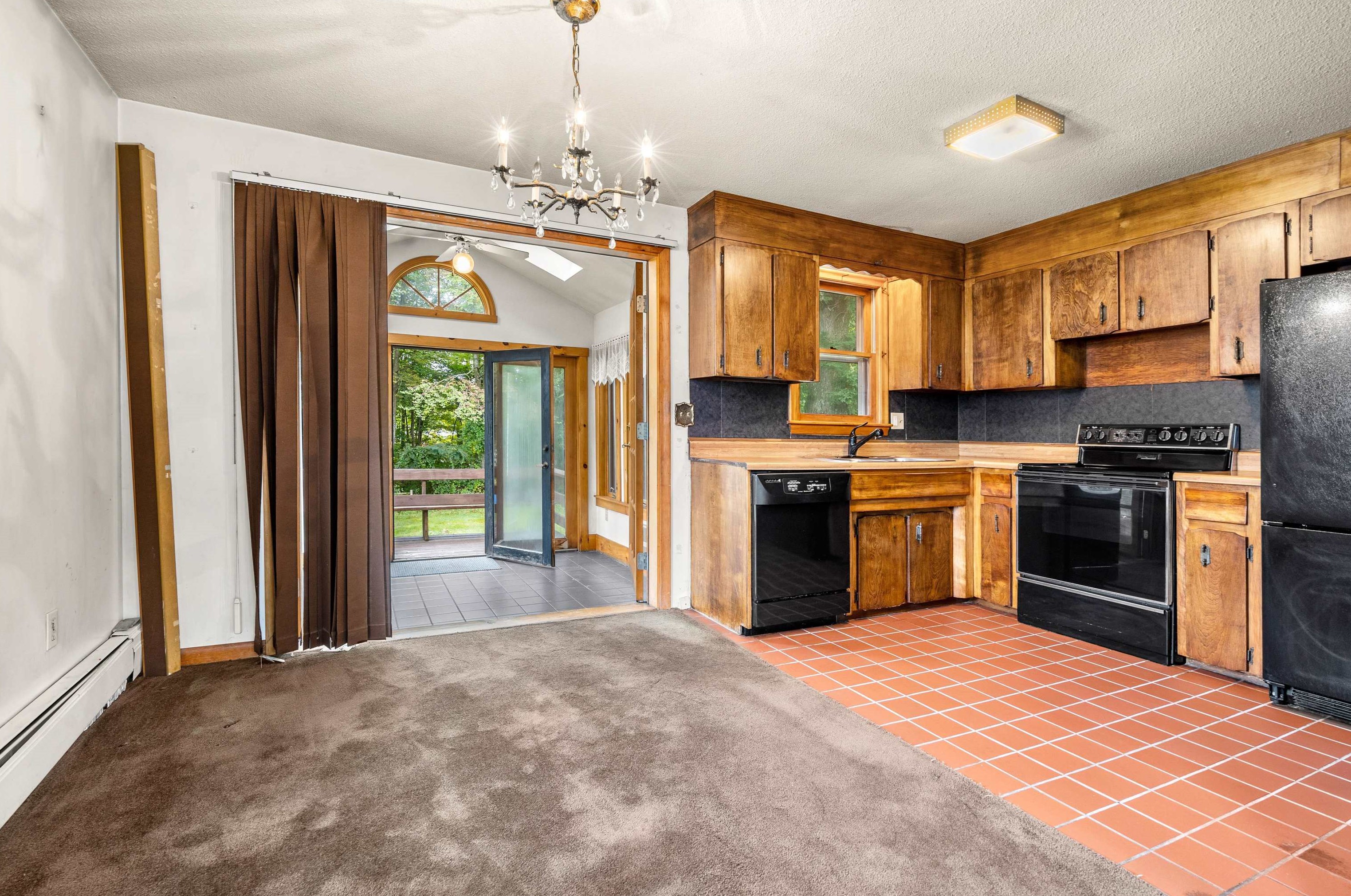 115 Lakeside Dr, Manchester NH 03104-5801 exterior