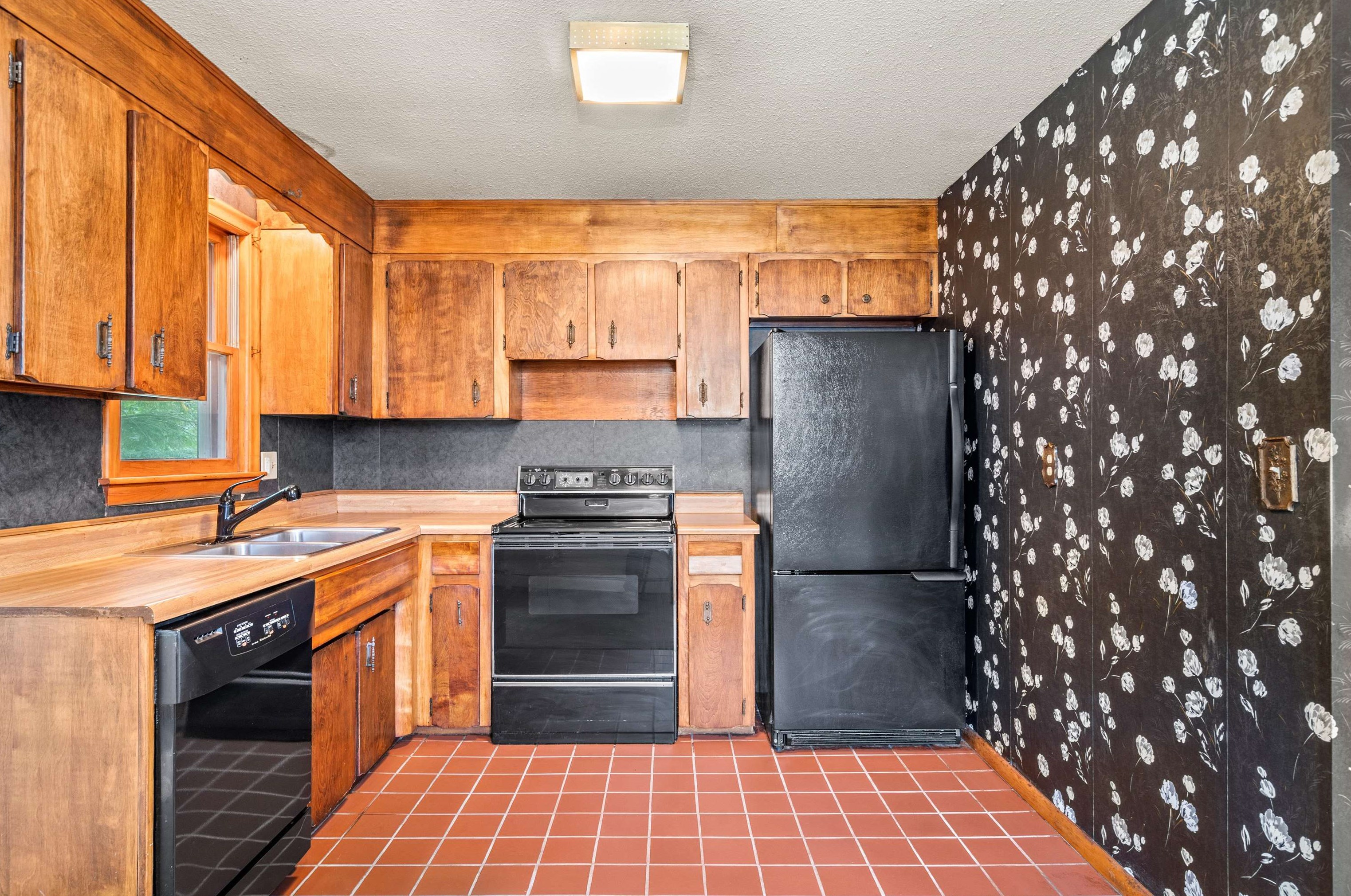 115 Lakeside Dr, Manchester NH 03104-5801 exterior