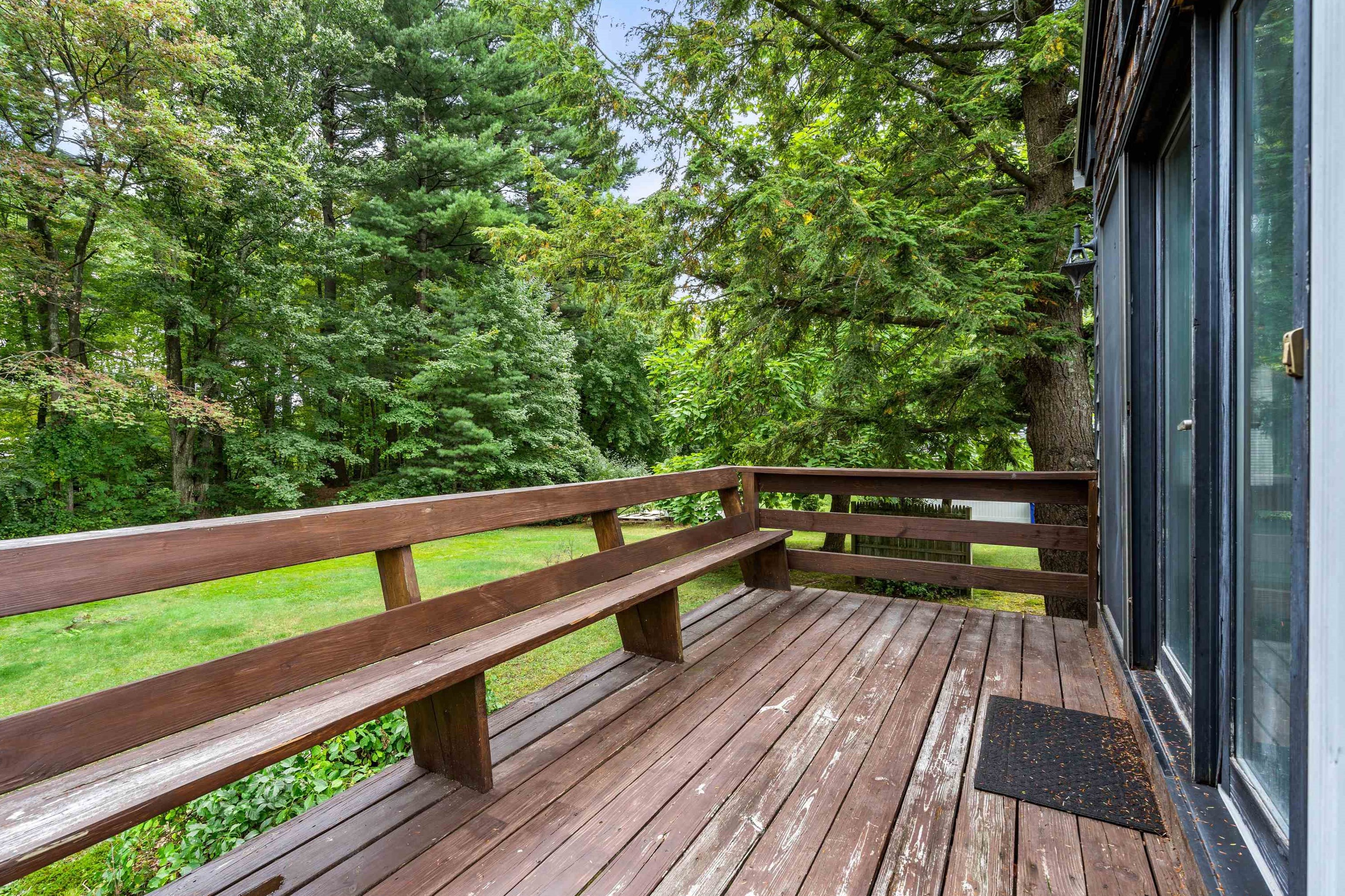 115 Lakeside Dr, Manchester NH 03104-5801 exterior