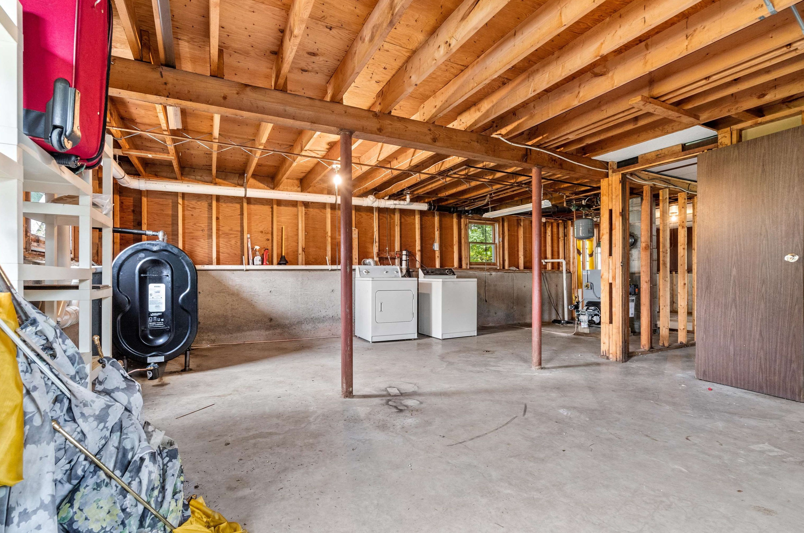 115 Lakeside Dr, Manchester NH 03104-5801 exterior