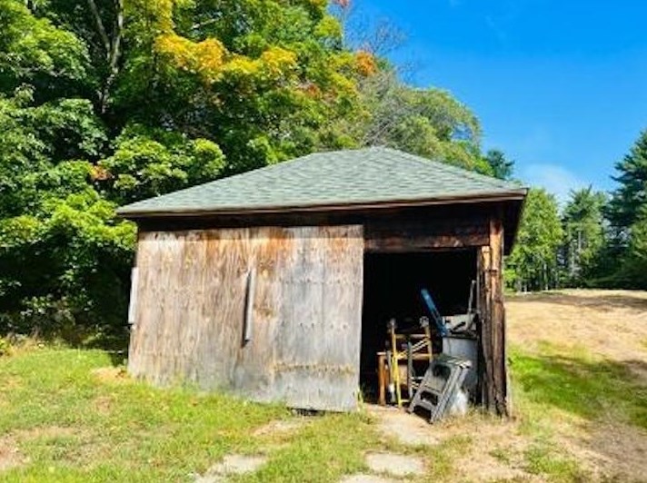 35 Auburn Rd, Manchester NH 03106-2031 exterior