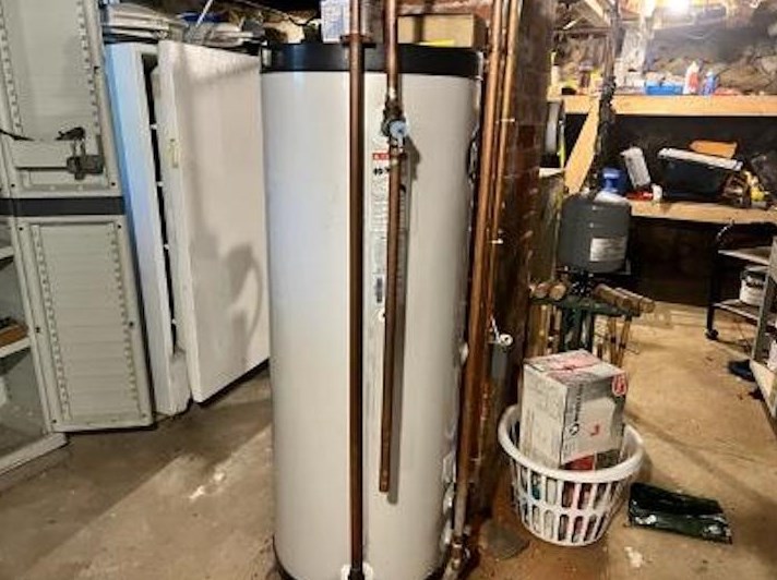 35 Auburn Rd, Manchester NH 03106-2031 exterior