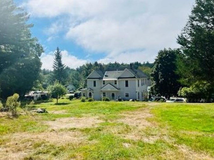 35 Auburn Rd, Manchester NH 03106-2031 exterior