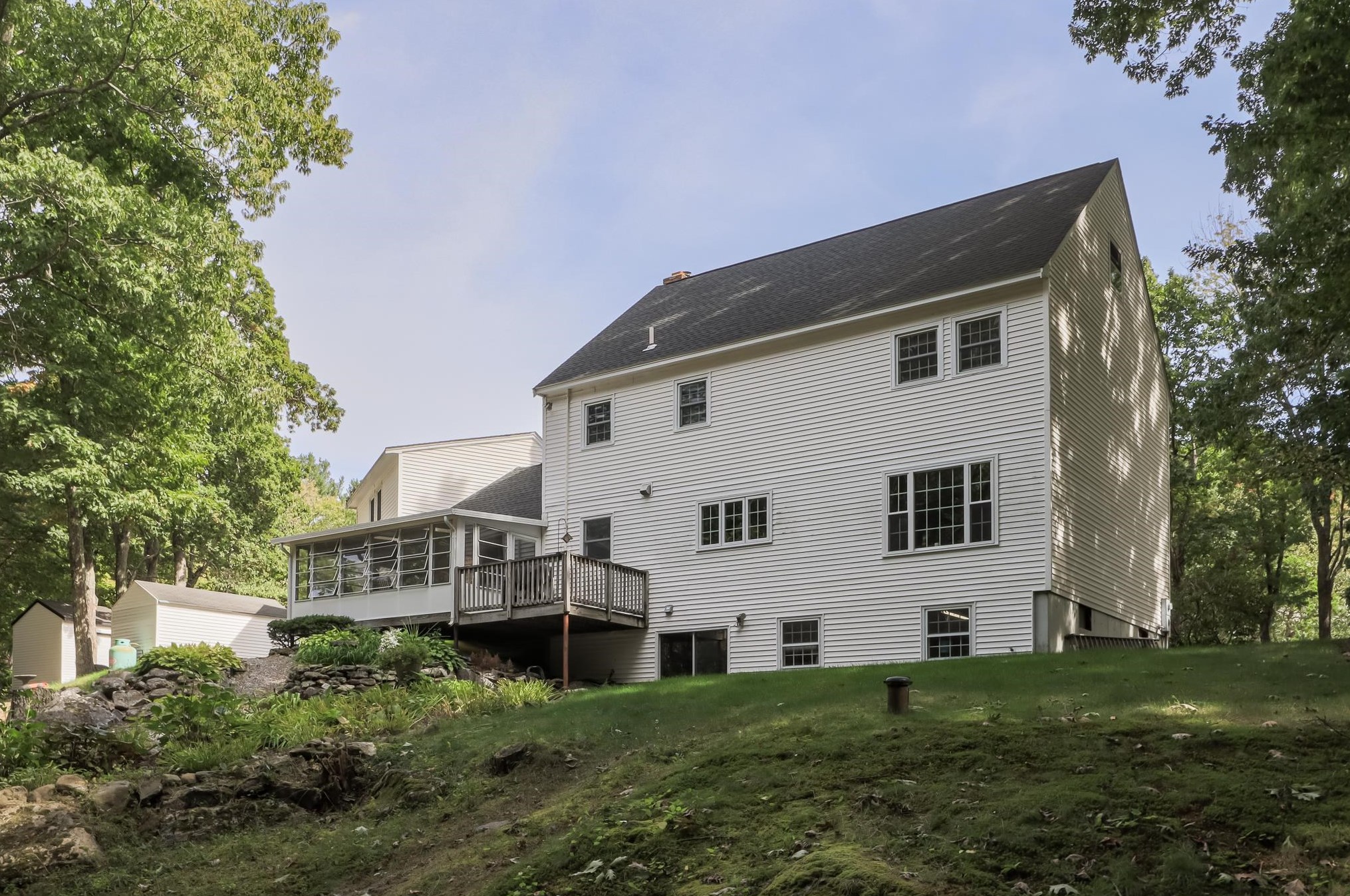 5 Oriole Rd, Windham NH 03087-1615 exterior