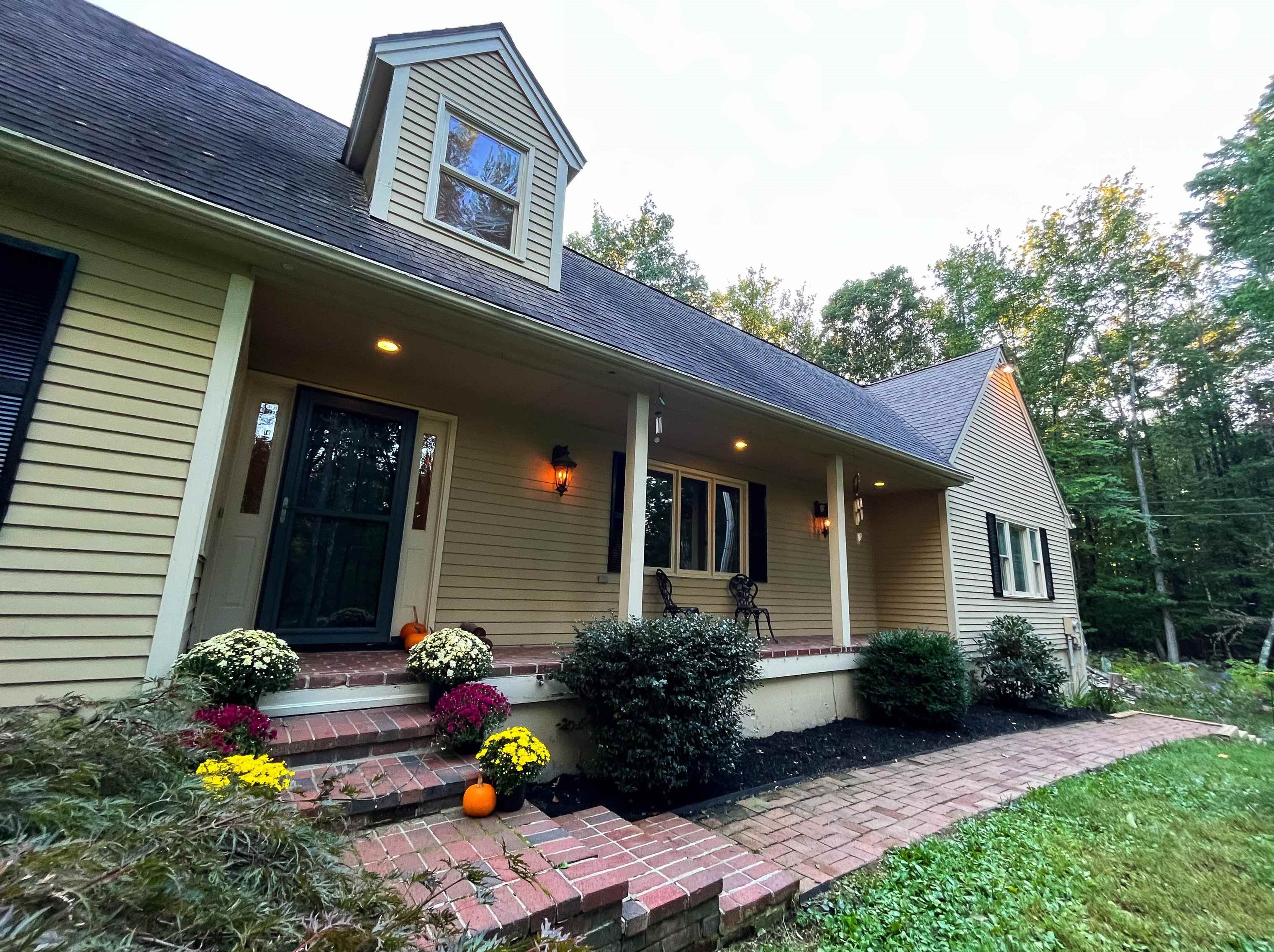 6 Cushing Rd, Newmarket, NH 03857-1720