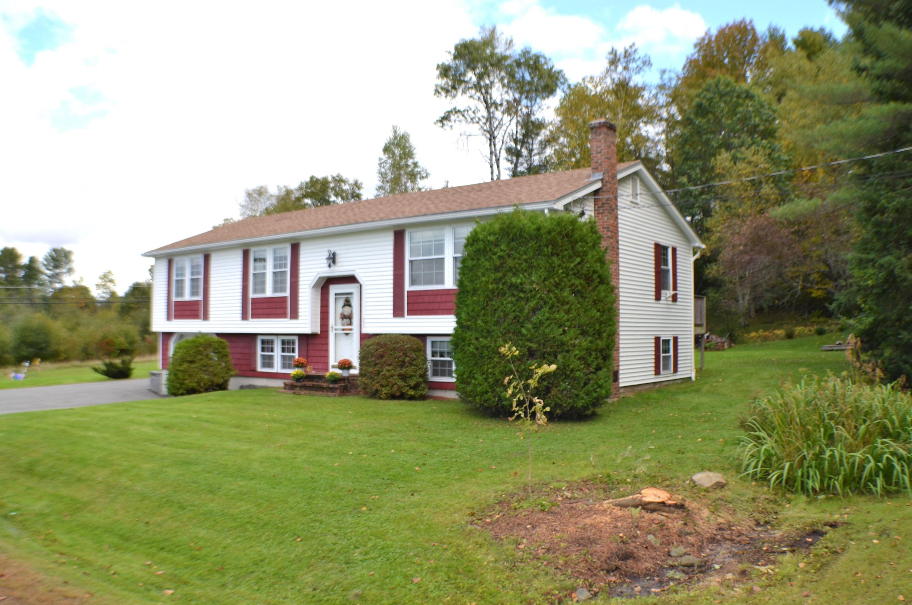 23 Morrison Hill Dr, Littleton, NH 03561 exterior