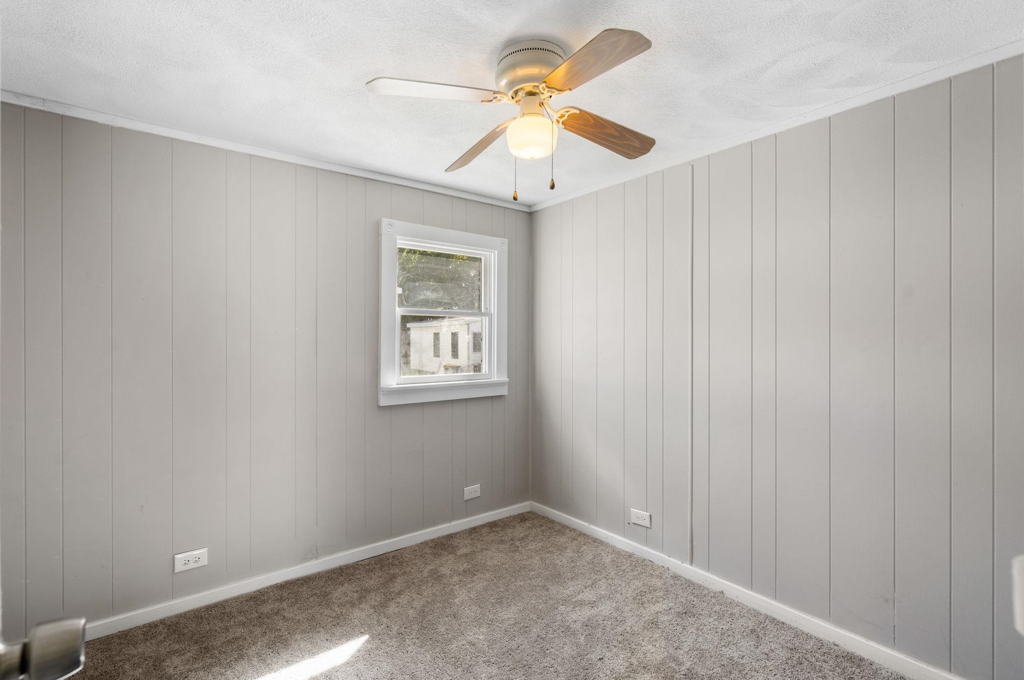 18 Mobile Dr, Hudson NH  03051-3909 exterior