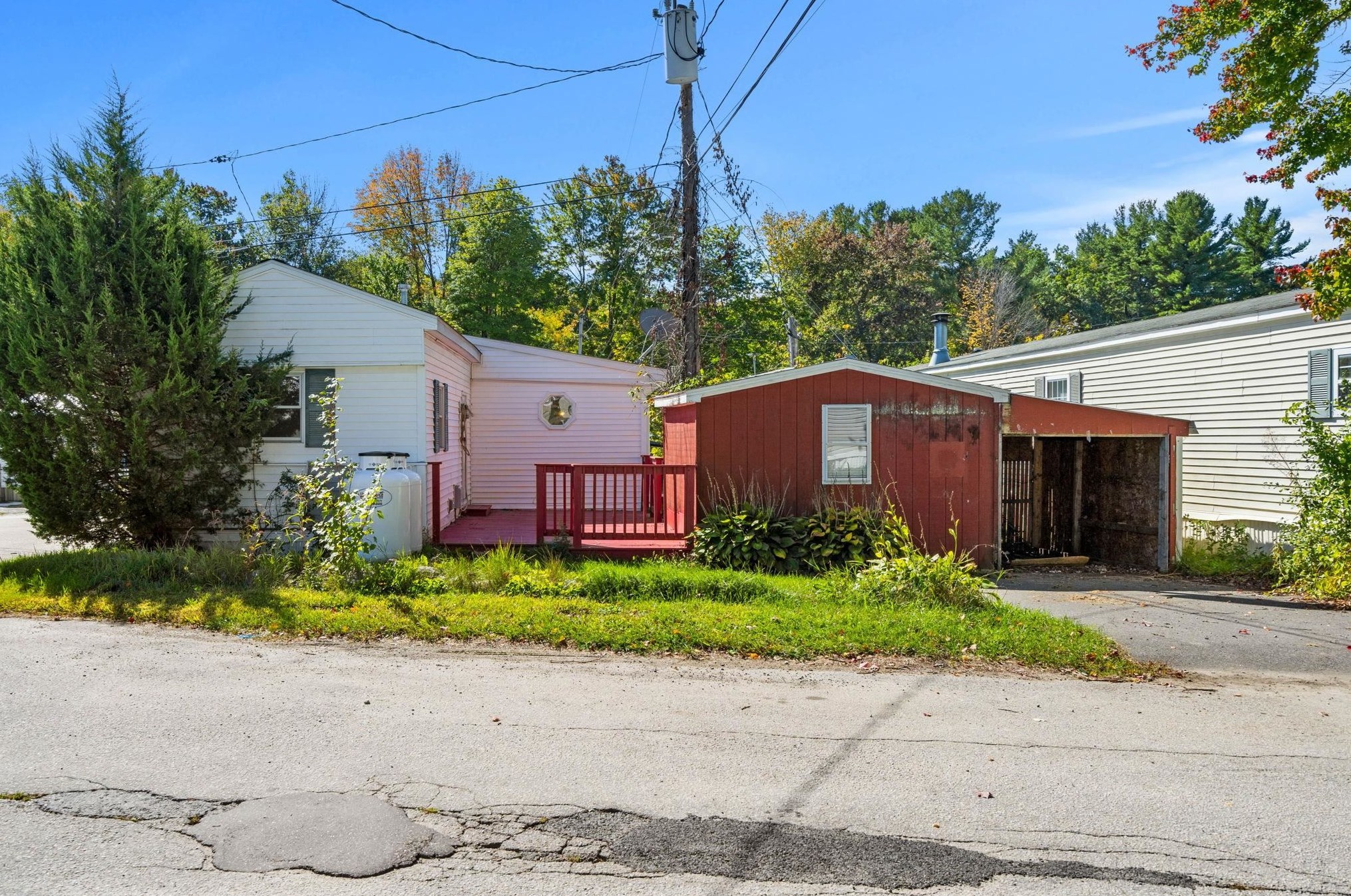 18 Mobile Dr, Hudson NH  03051-3909 exterior