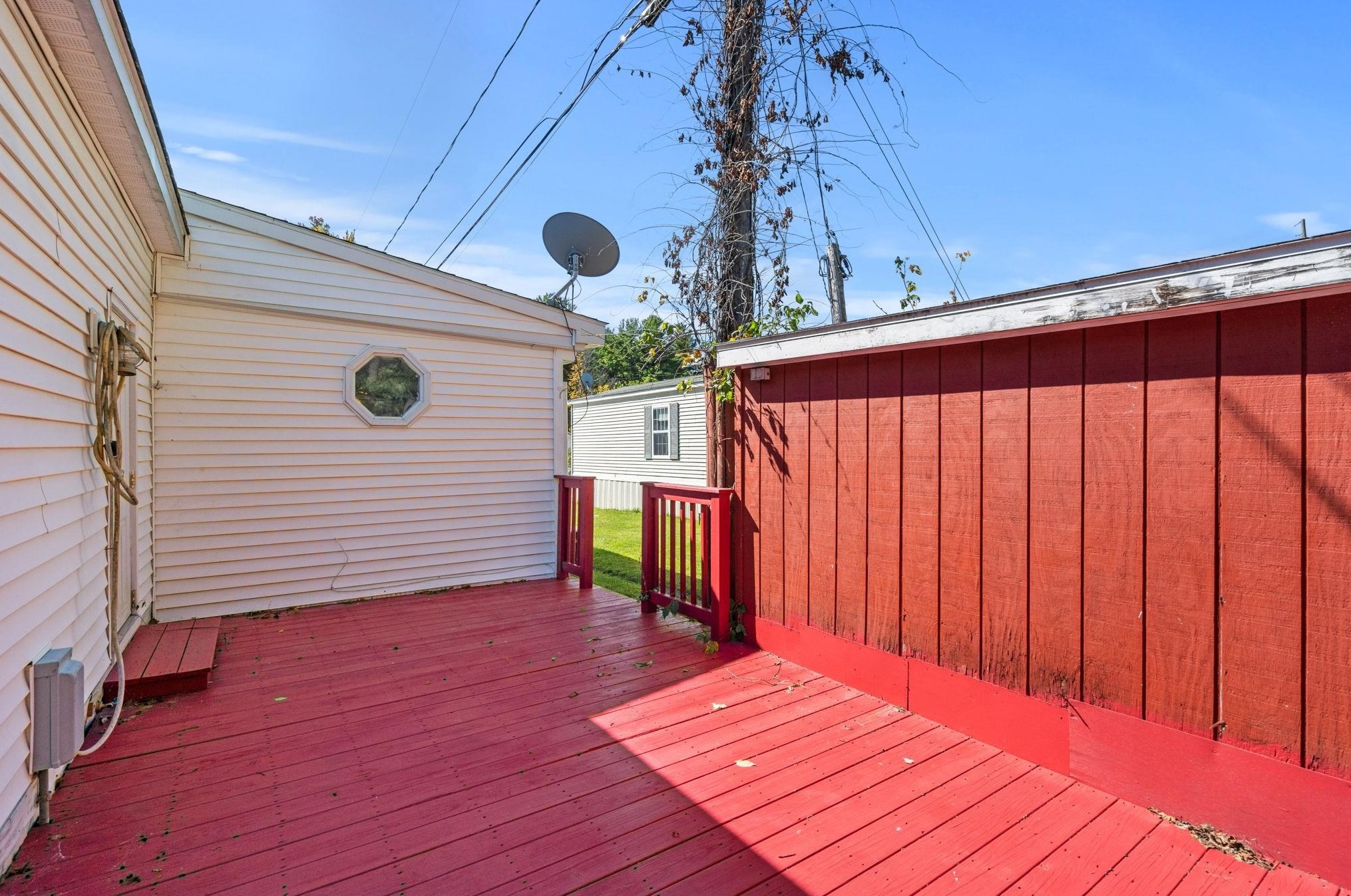 18 Mobile Dr, Hudson NH  03051-3909 exterior