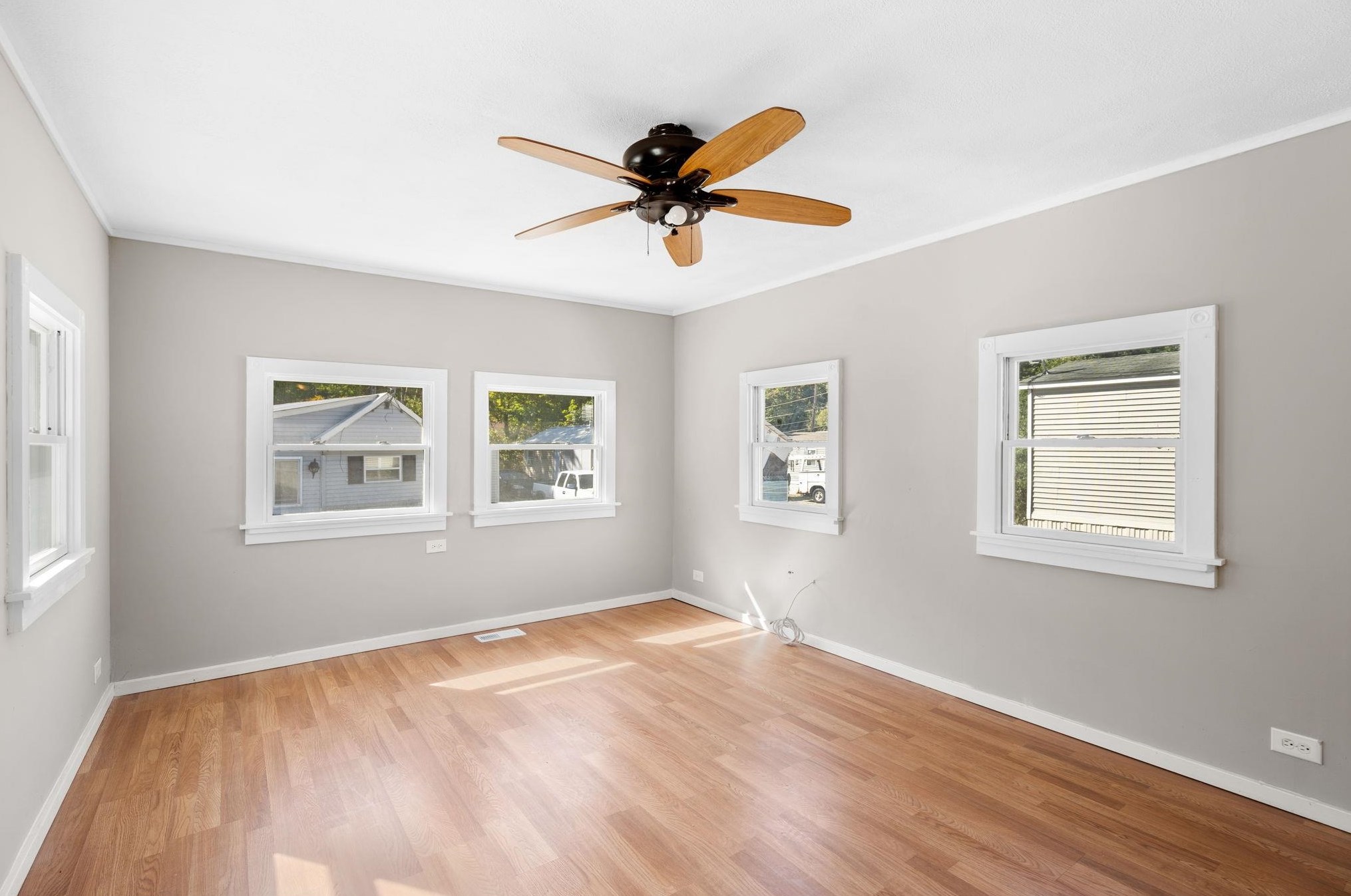 18 Mobile Dr, Hudson NH  03051-3909 exterior