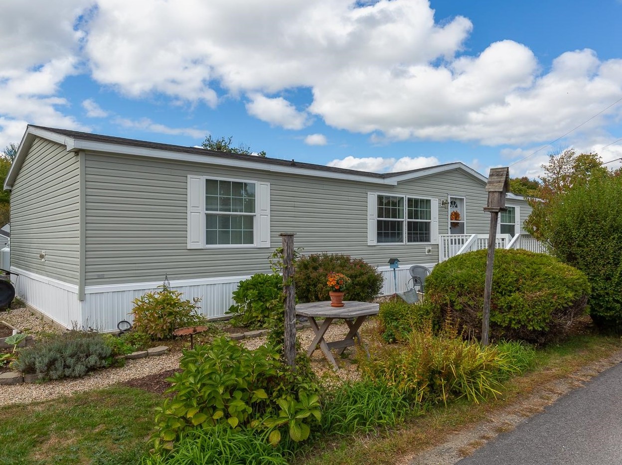 52 Seabreeze Dr, North Hampton, NH 03862