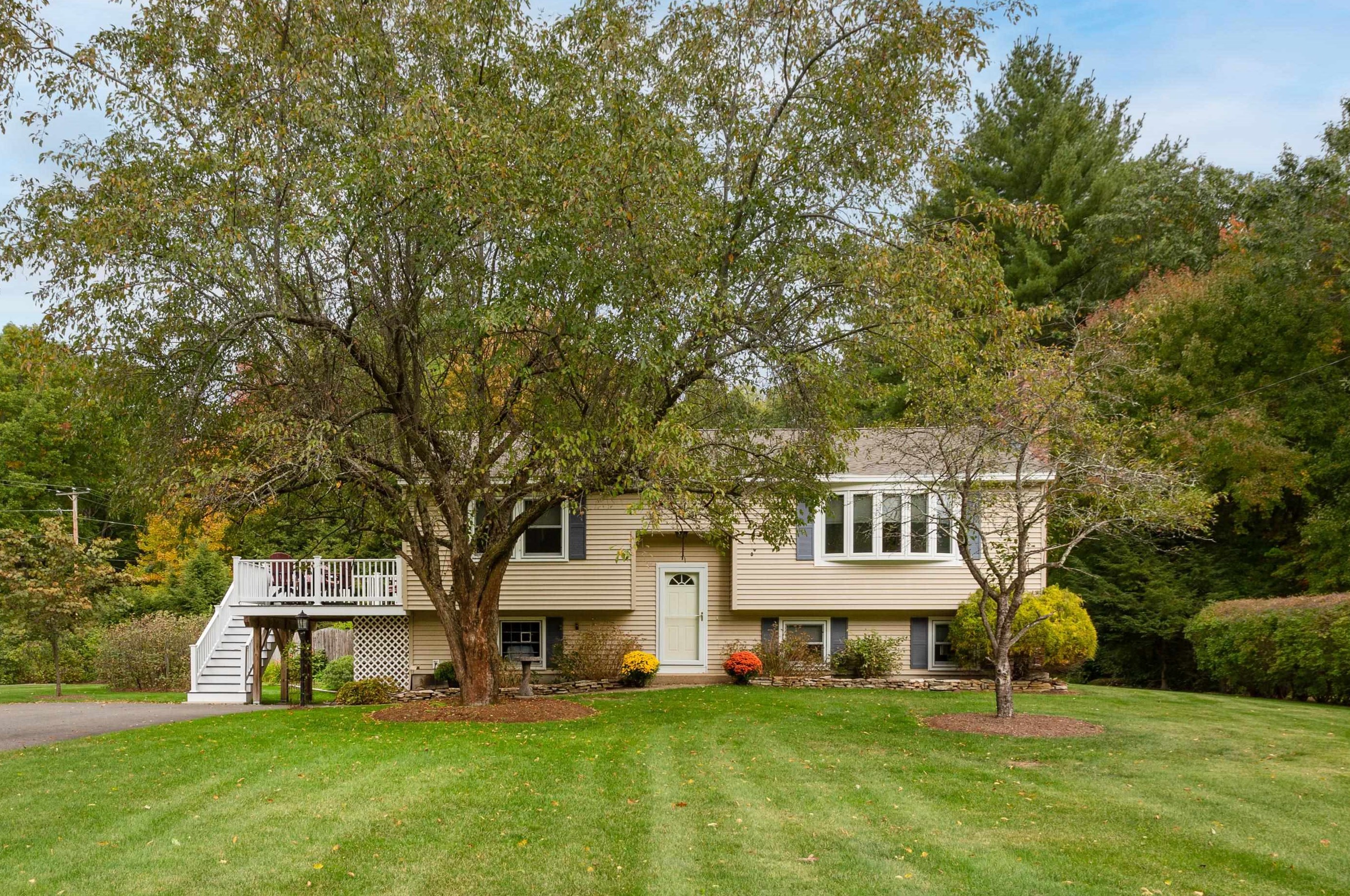 17 Masquah Dr, Hudson, NH 03052-2412
