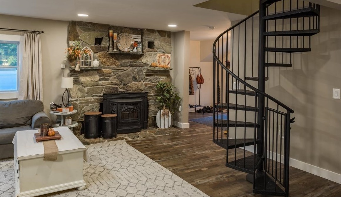 12 Bunker Hill Rd, Auburn, NH 03032