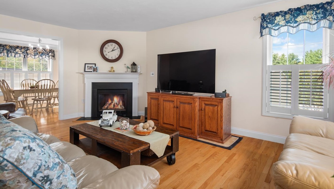 2 Cassily Ln, Dover, NH 03820