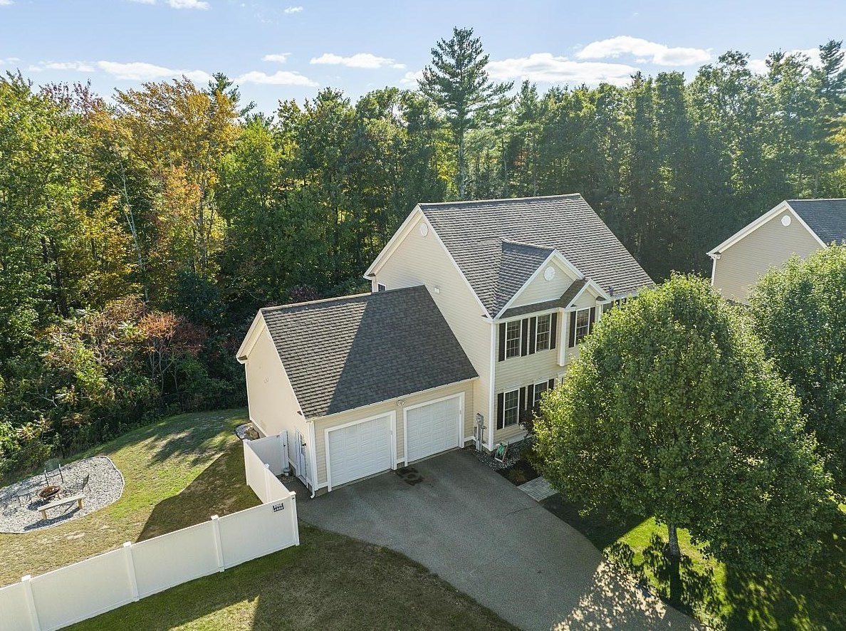 17 Pond Rd, Raymond, NH 03077