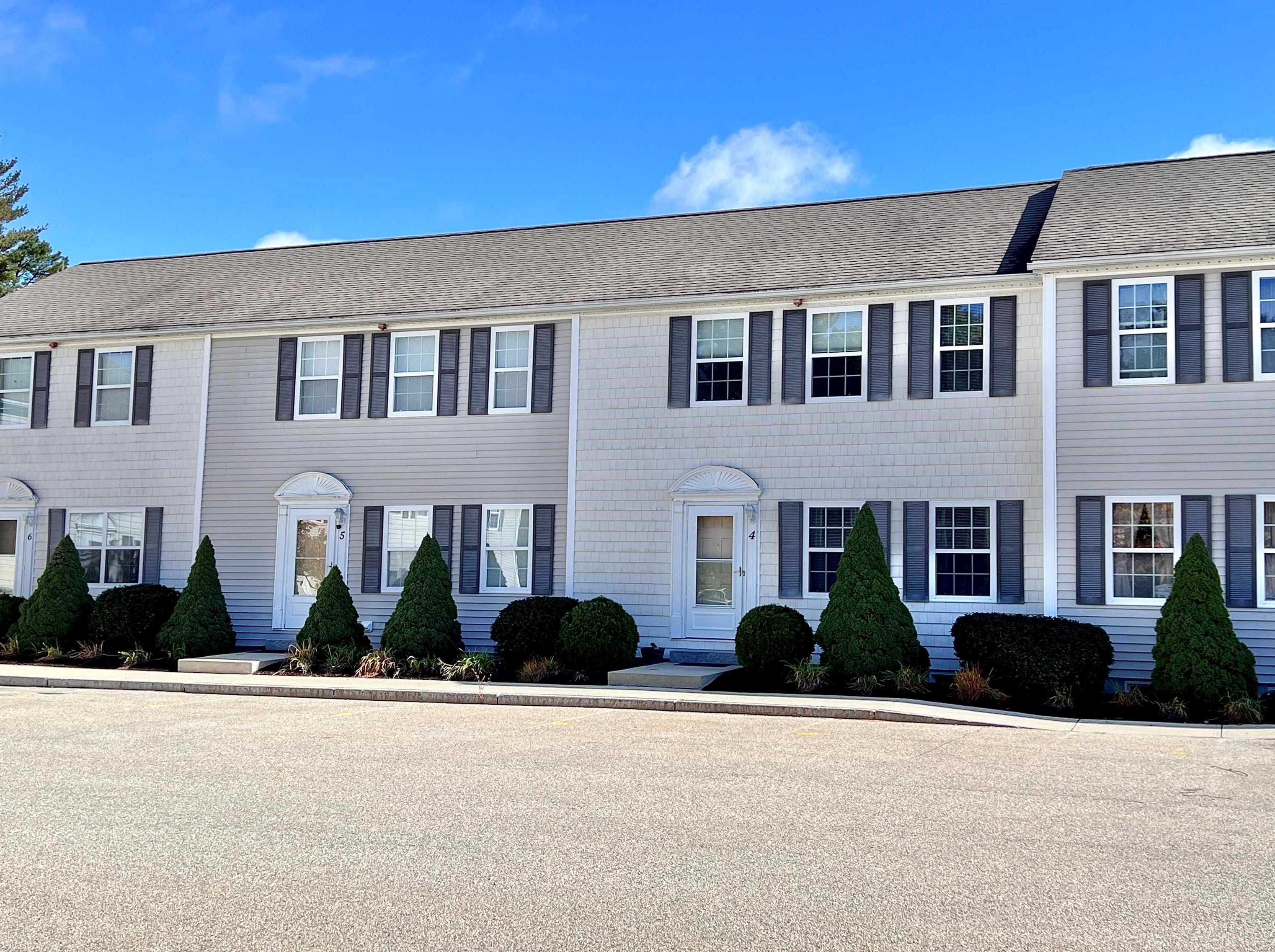 4 Tamarack Dr, Dover, NH 03820