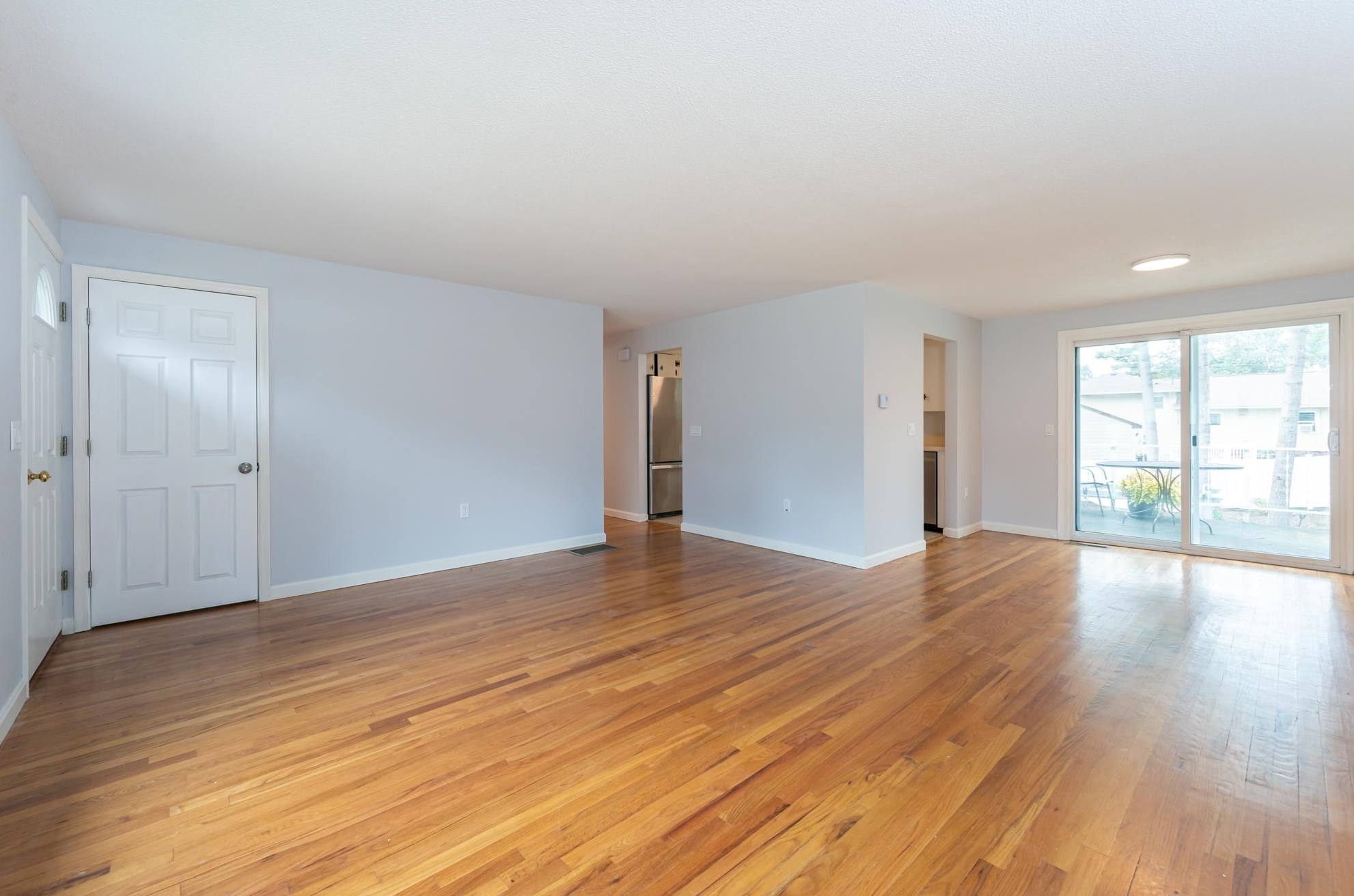 11 Sycamore St, Hudson, NH 03051-4734