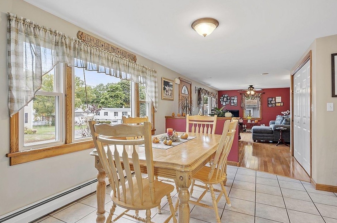 18 Andrews Ave, Hudson NH  03051-4502 exterior