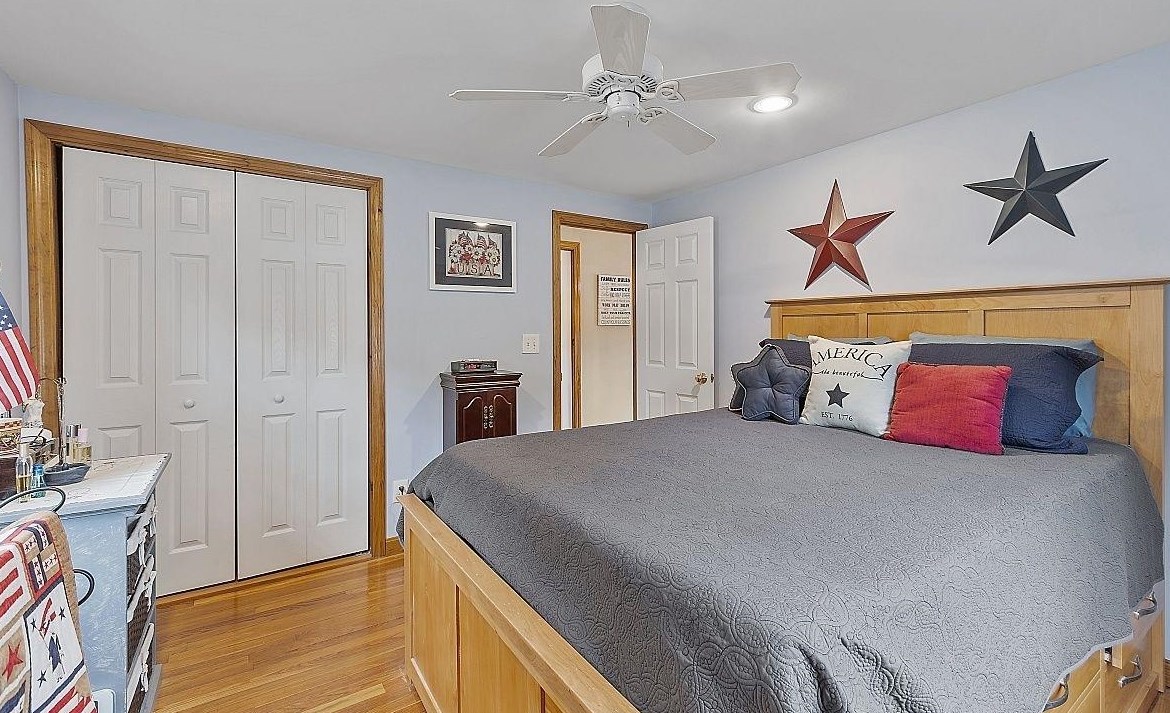 18 Andrews Ave, Hudson NH  03051-4502 exterior