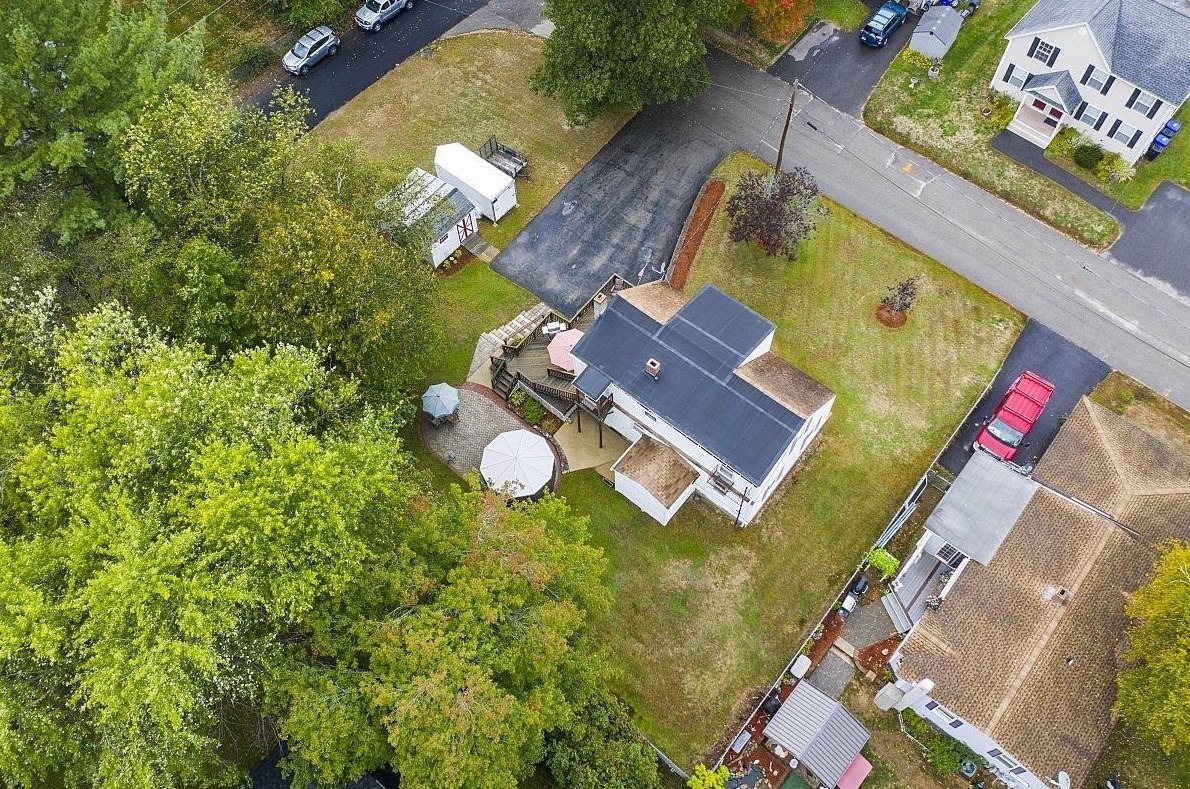 18 Andrews Ave, Hudson NH  03051-4502 exterior