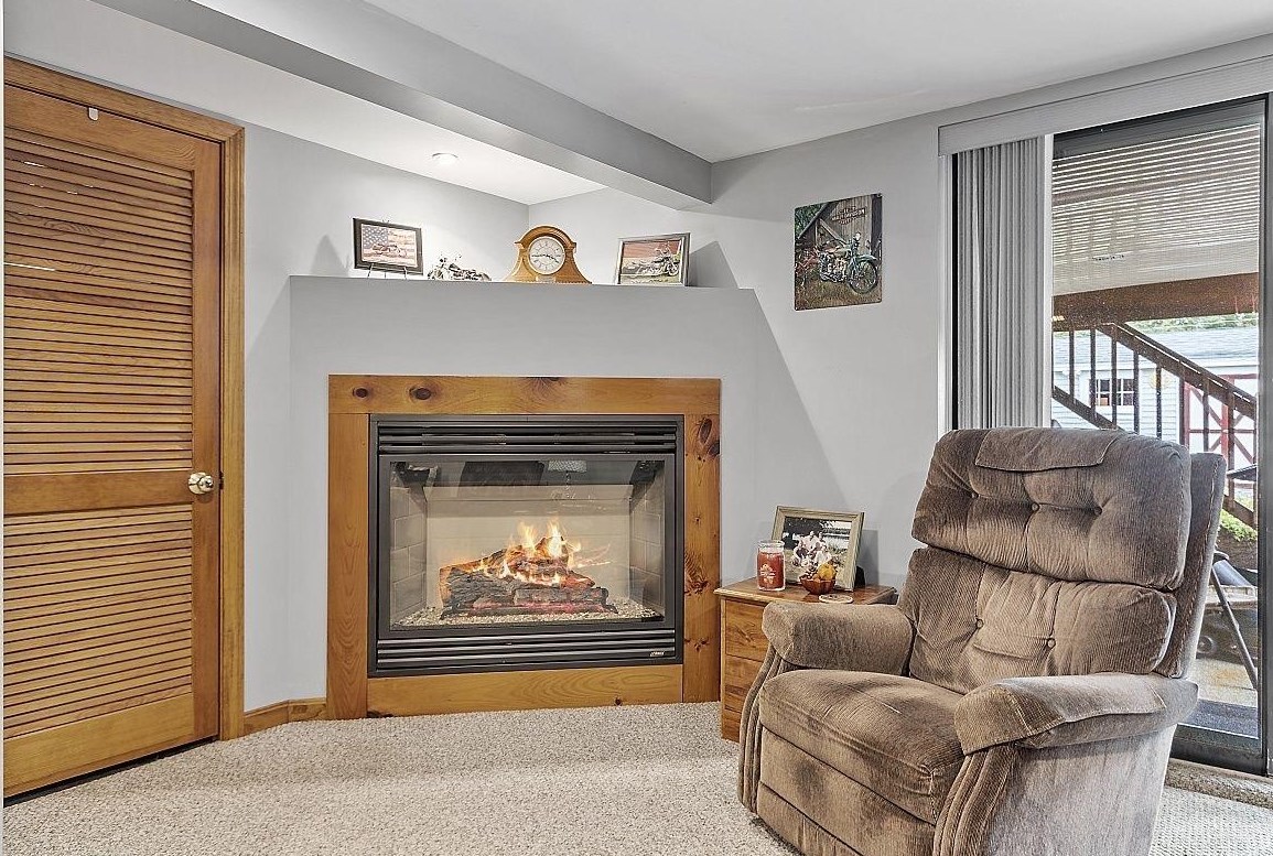 18 Andrews Ave, Hudson NH  03051-4502 exterior