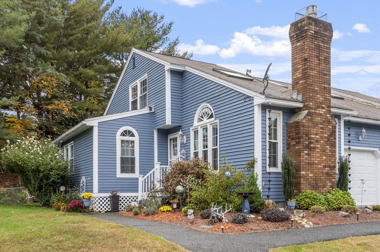 6 Foxwood Cir, Manchester, NH 03104