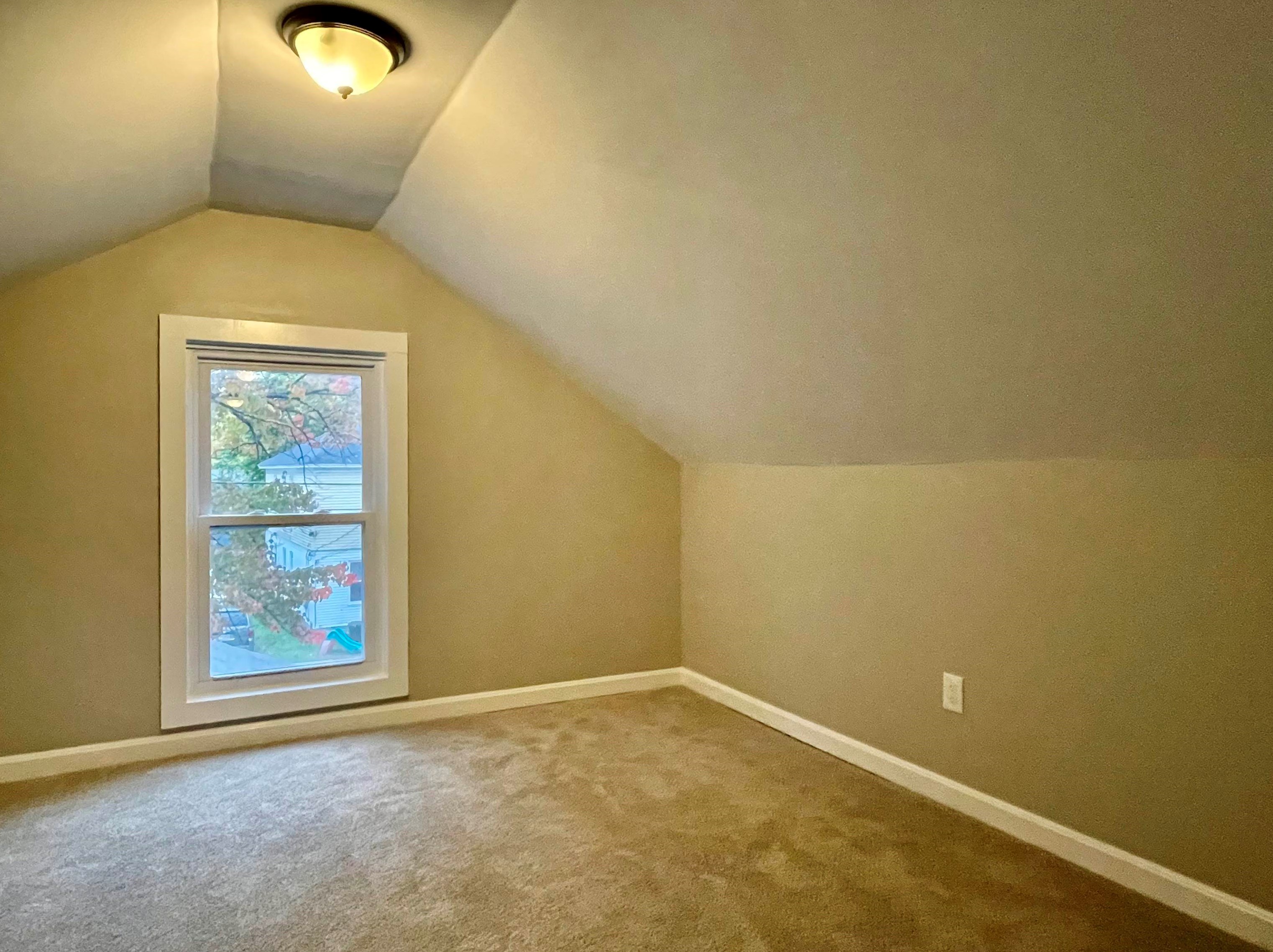 1040 Page St, Manchester NH 03104-5549 exterior