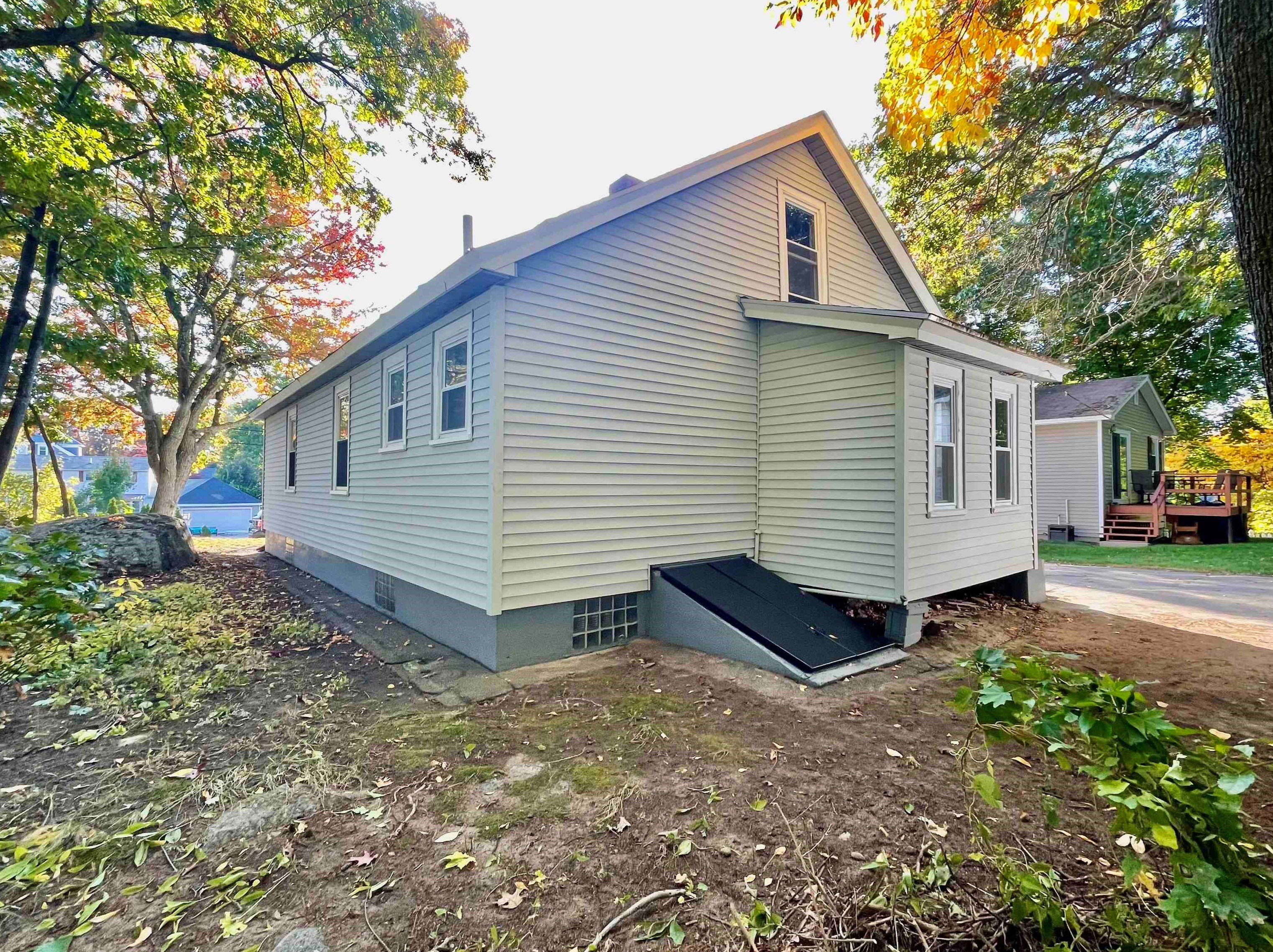 1040 Page St, Manchester NH 03104-5549 exterior